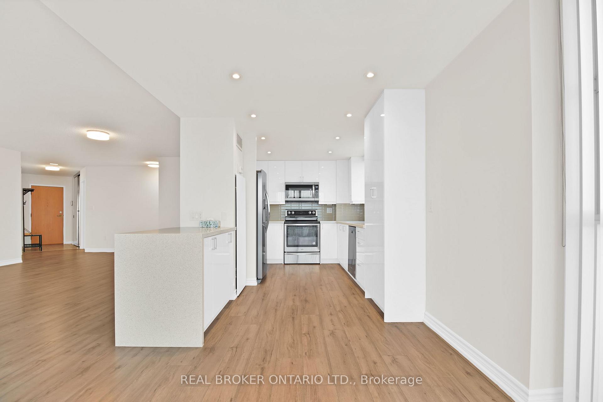 Photo 5 of Unit 3301, 5 Concorde Place, North York, Banbury-Don Mills — HOMEH