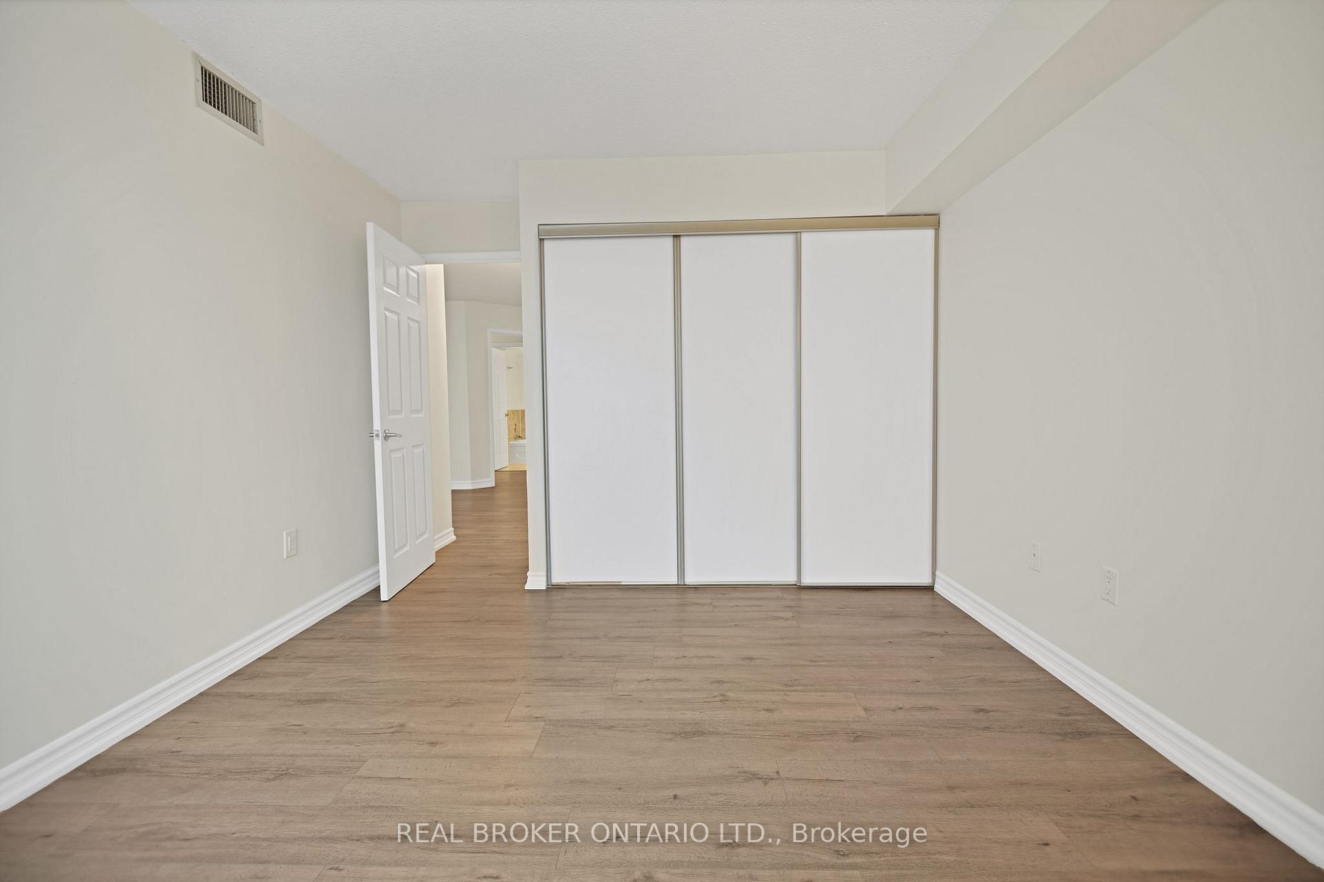 Photo 26 of Unit 3301, 5 Concorde Place, North York, Banbury-Don Mills — HOMEH