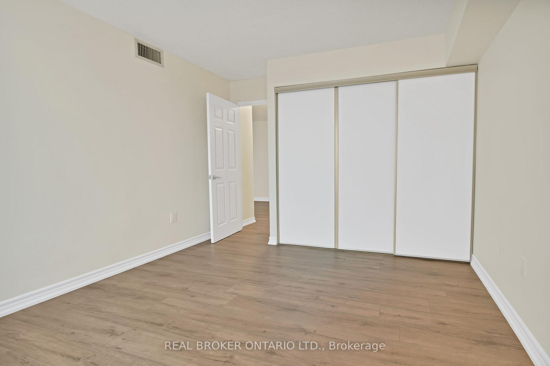 Photo 27 of Unit 3301, 5 Concorde Place, North York, Banbury-Don Mills — HOMEH