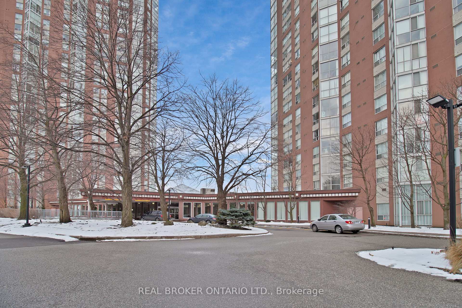 Photo 43 of Unit 3301, 5 Concorde Place, North York, Banbury-Don Mills — HOMEH