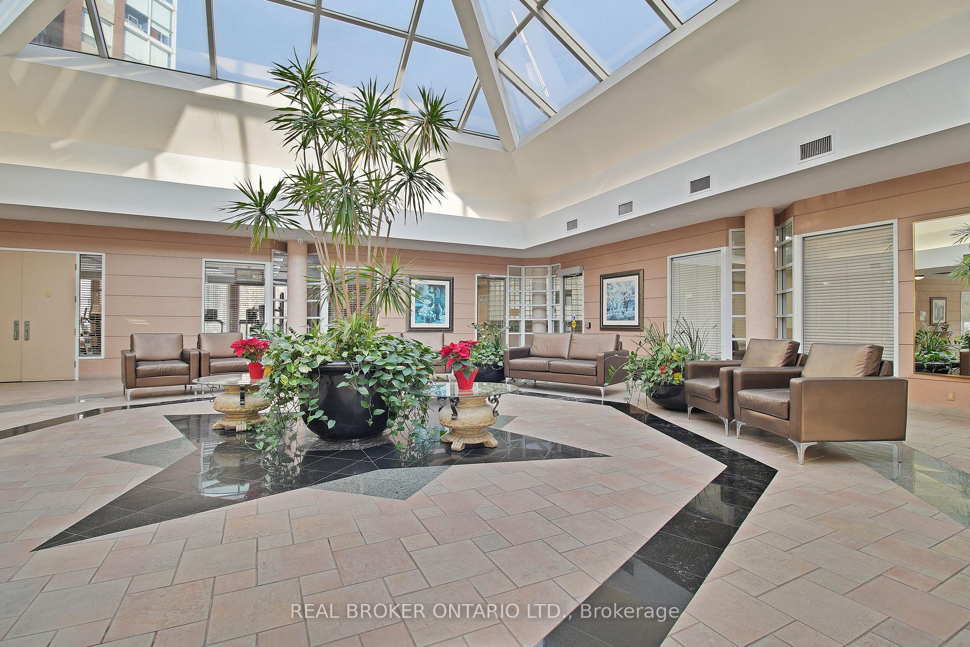 Photo 44 of Unit 3301, 5 Concorde Place, North York, Banbury-Don Mills — HOMEH