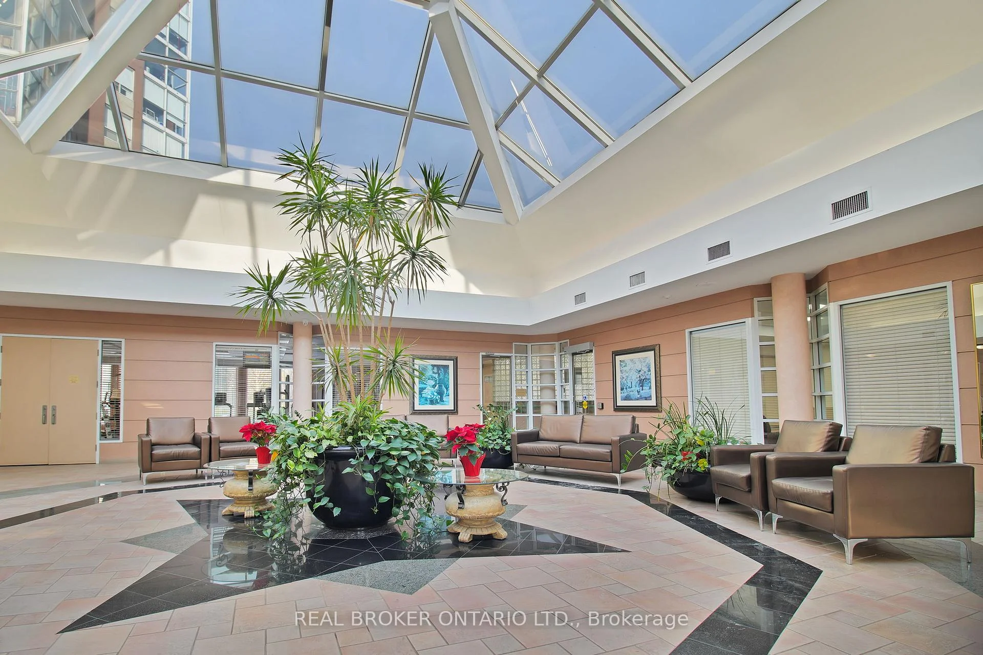 Photo 45 of Unit 3301, 5 Concorde Place, North York, Banbury-Don Mills — HOMEH