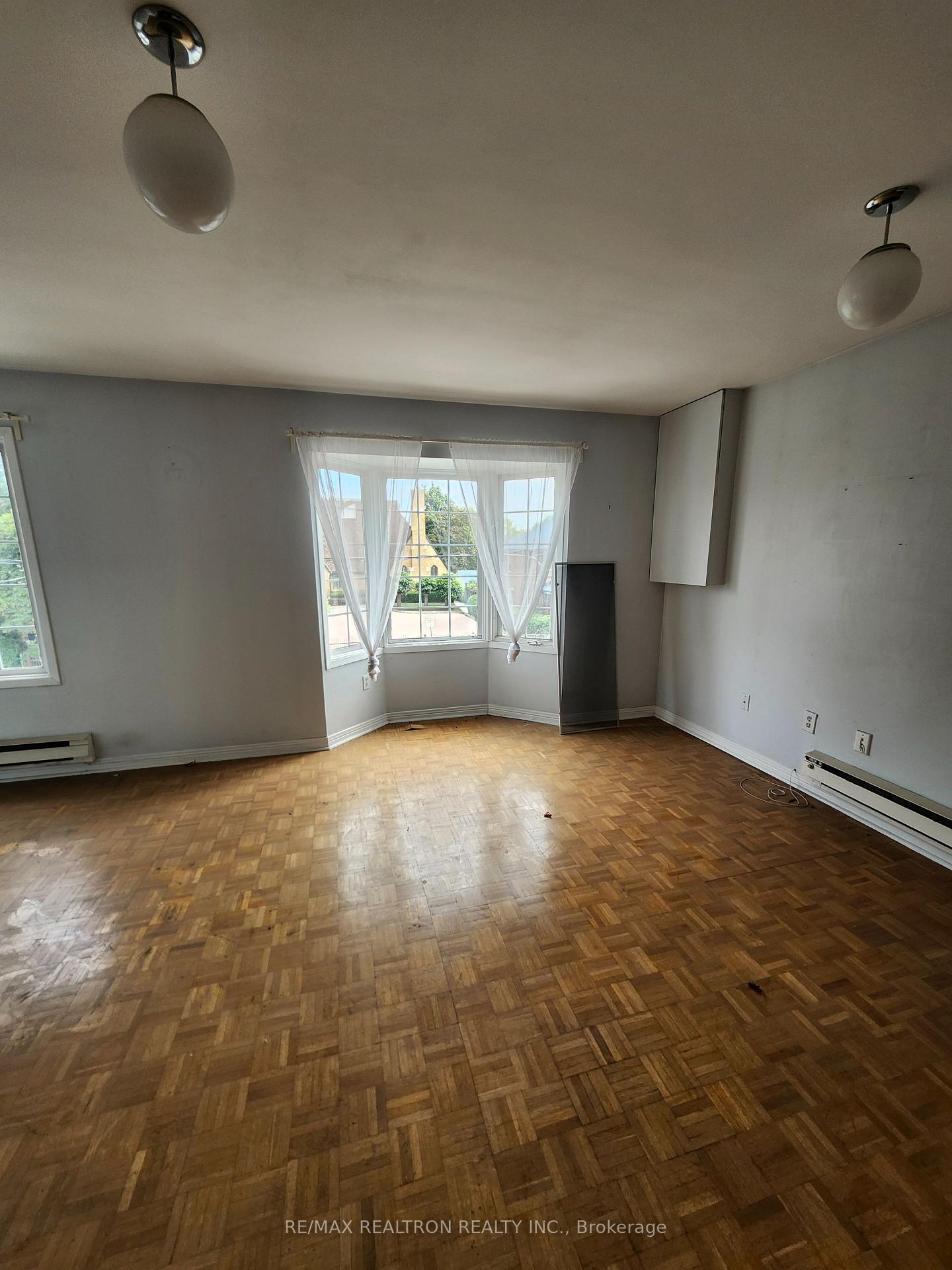 Photo 9 of 850 Ossington Avenue, Toronto, Dovercourt-Wallace Emerson-Junction — HOMEH