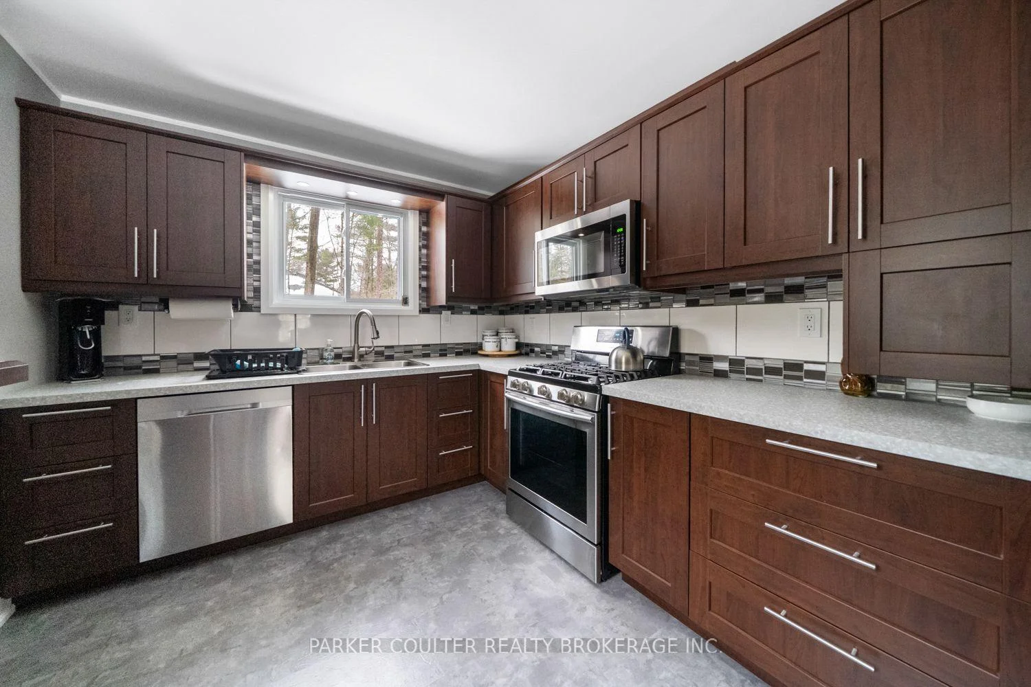 Photo 21 of 11 Duquette Court, Tiny, Rural Tiny — HOMEH