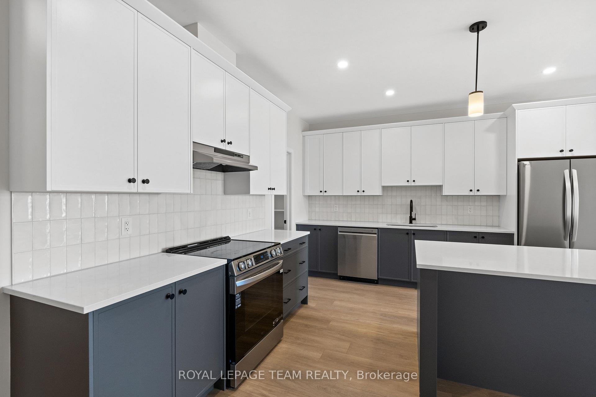 Photo 8 of 1031 Moore Street, Brockville, Brockville — HOMEH