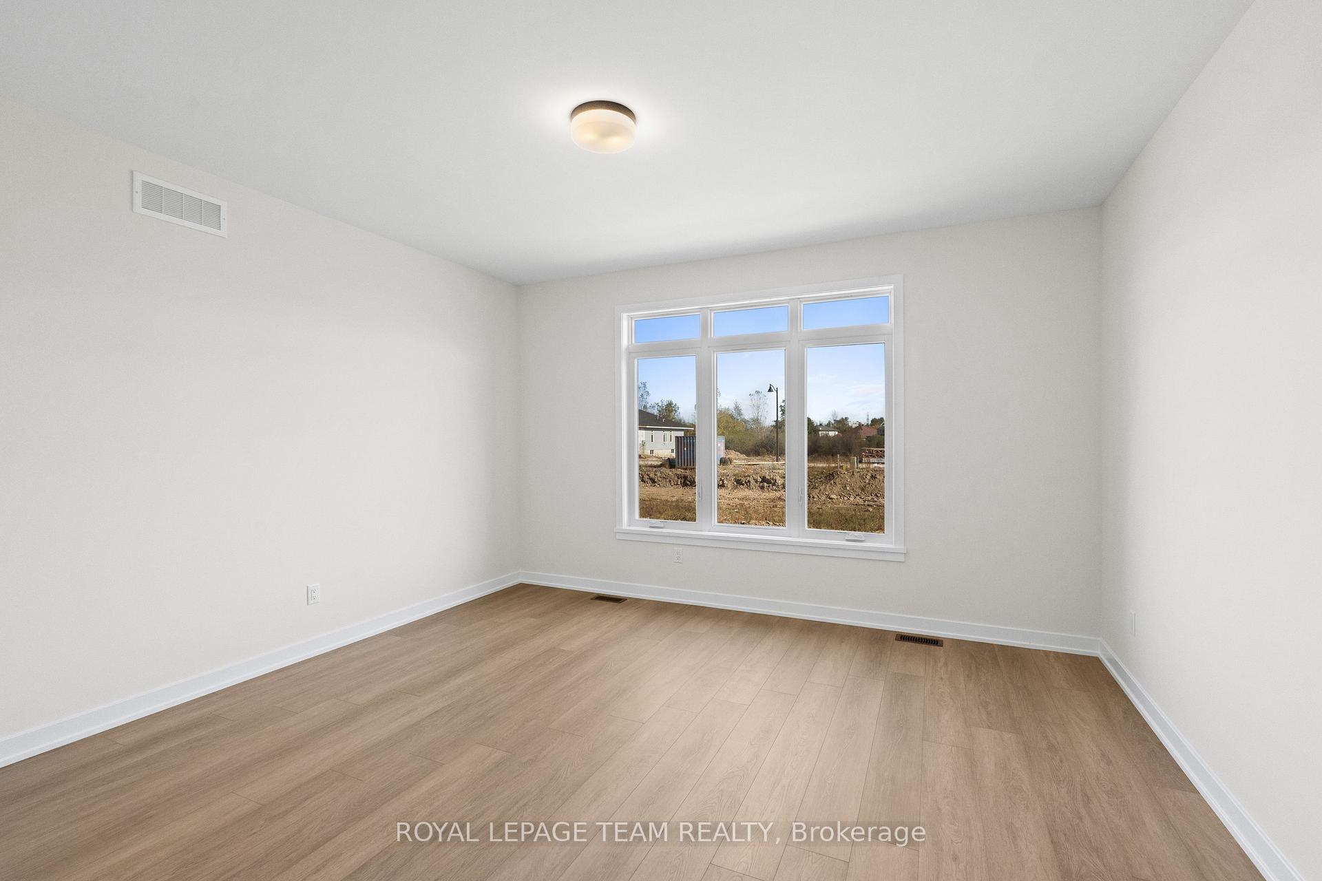 Photo 17 of 1031 Moore Street, Brockville, Brockville — HOMEH