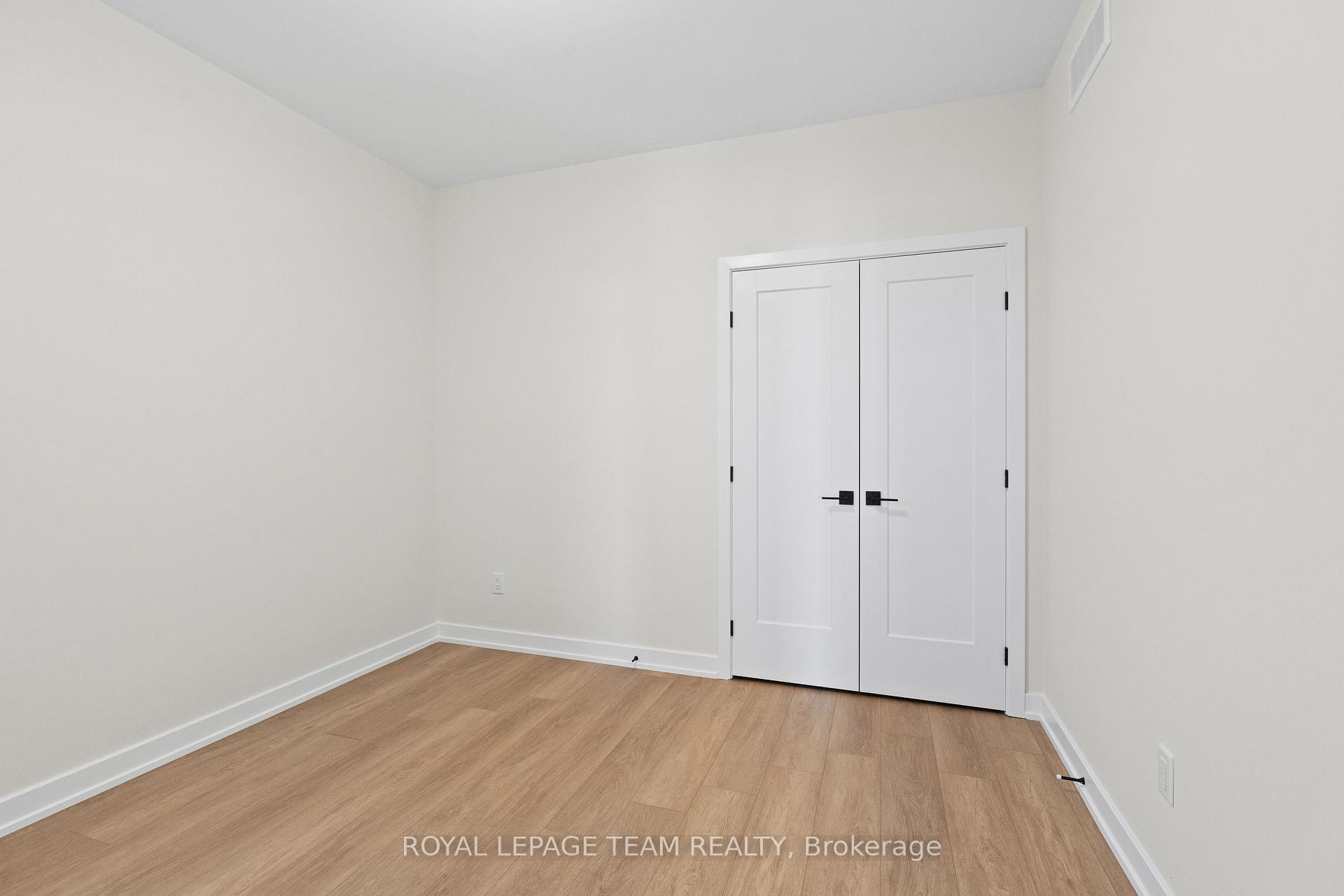 Photo 31 of 1031 Moore Street, Brockville, Brockville — HOMEH