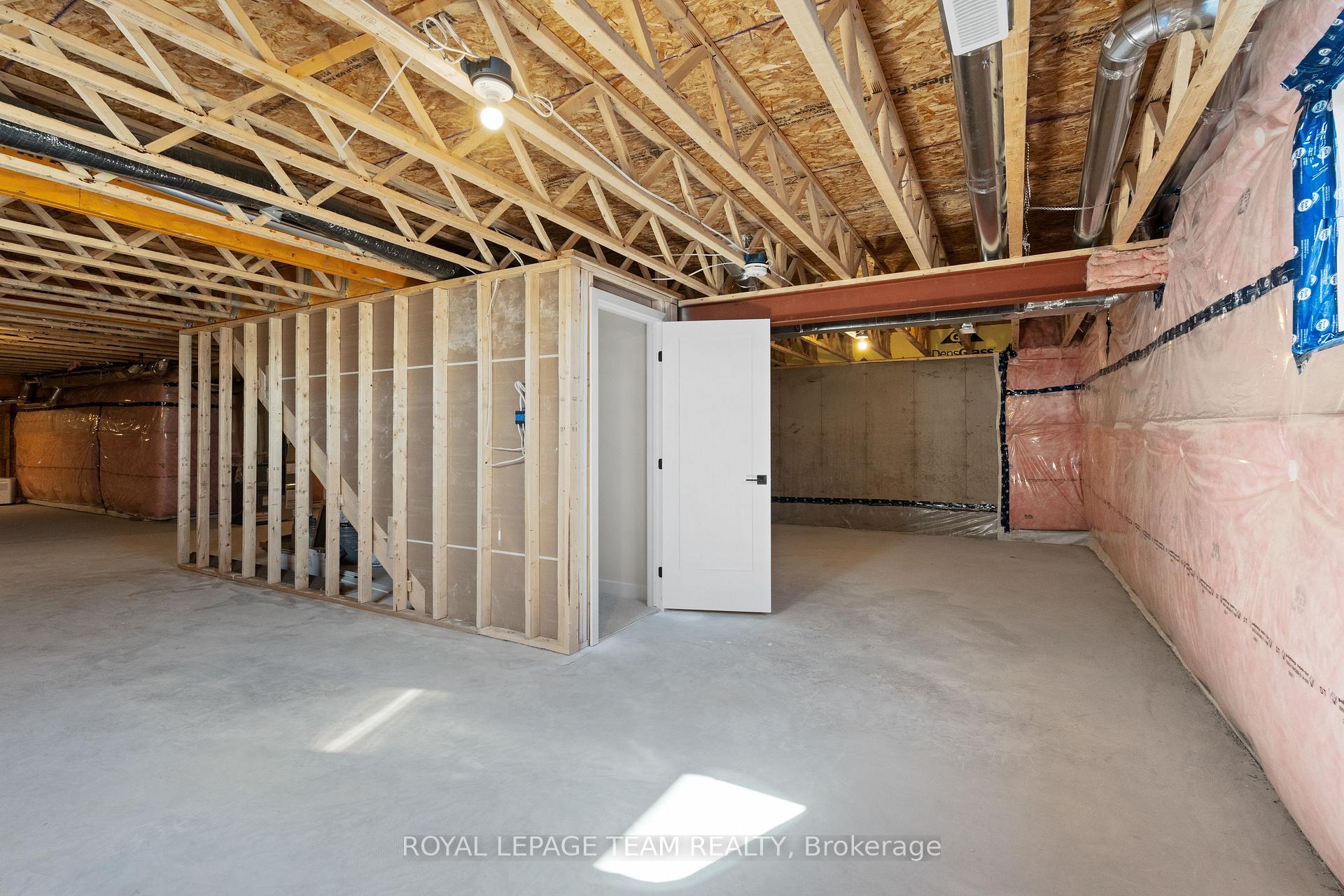 Photo 34 of 1031 Moore Street, Brockville, Brockville — HOMEH