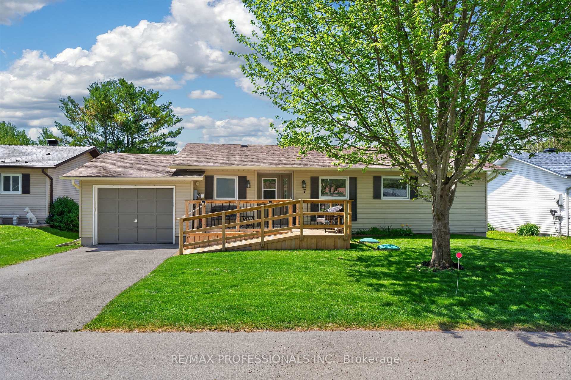Photo of 7 Tamarack Court