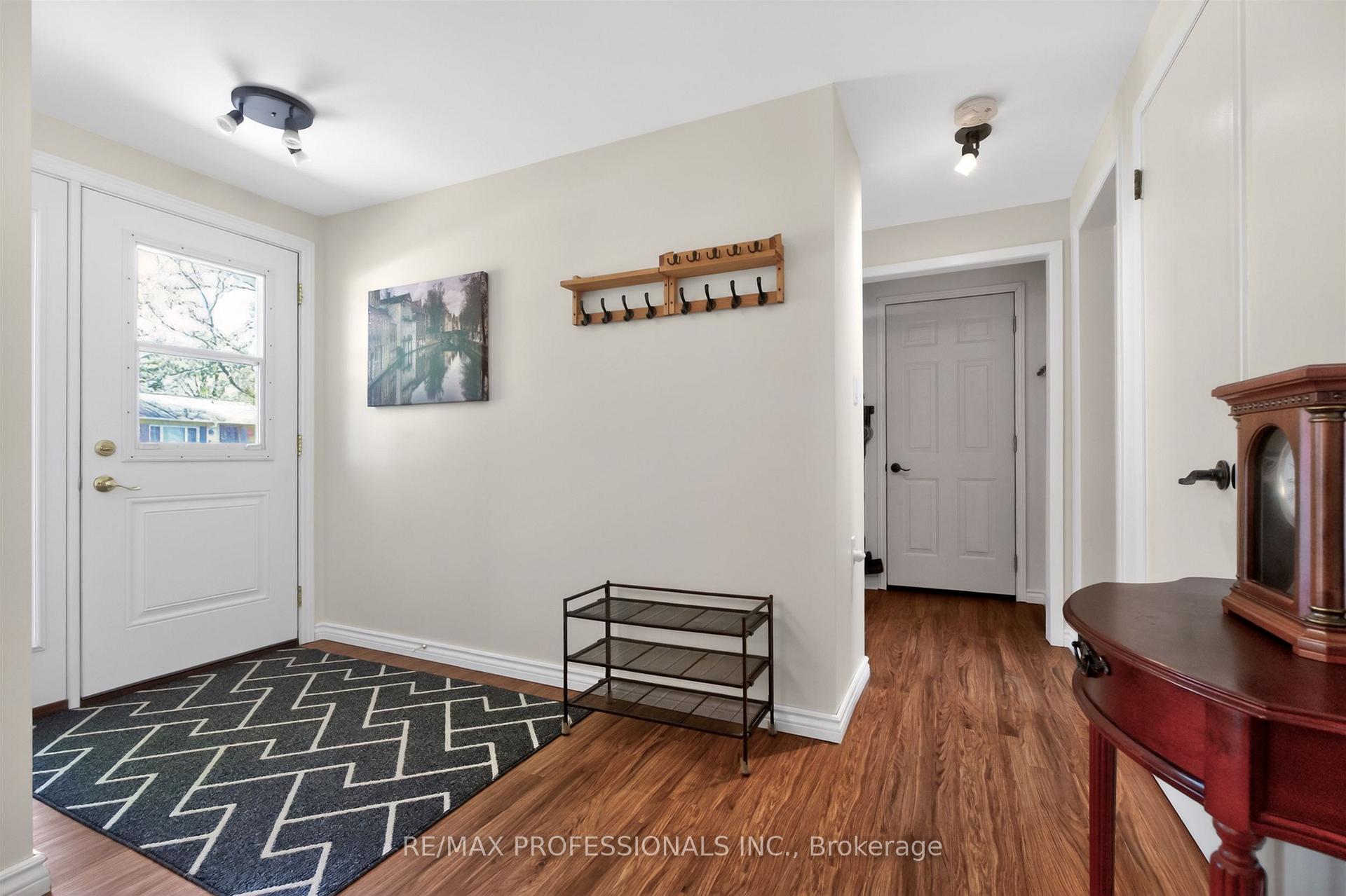 Photo 5 of 7 Tamarack Court, New Tecumseth, Rural New Tecumseth — HOMEH