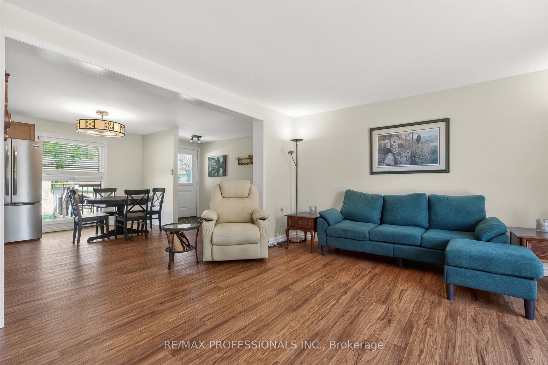Photo 8 of 7 Tamarack Court, New Tecumseth, Rural New Tecumseth — HOMEH