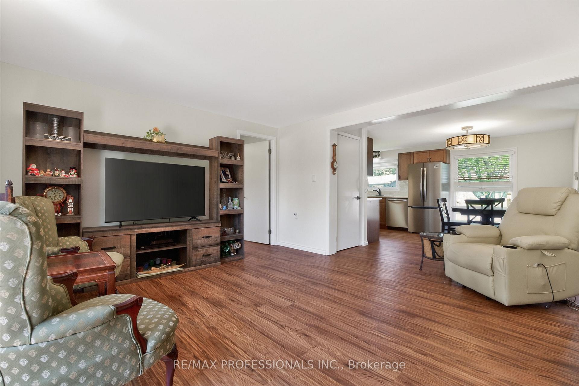 Photo 9 of 7 Tamarack Court, New Tecumseth, Rural New Tecumseth — HOMEH