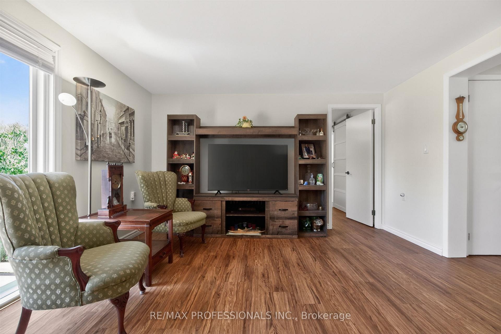 Photo 10 of 7 Tamarack Court, New Tecumseth, Rural New Tecumseth — HOMEH