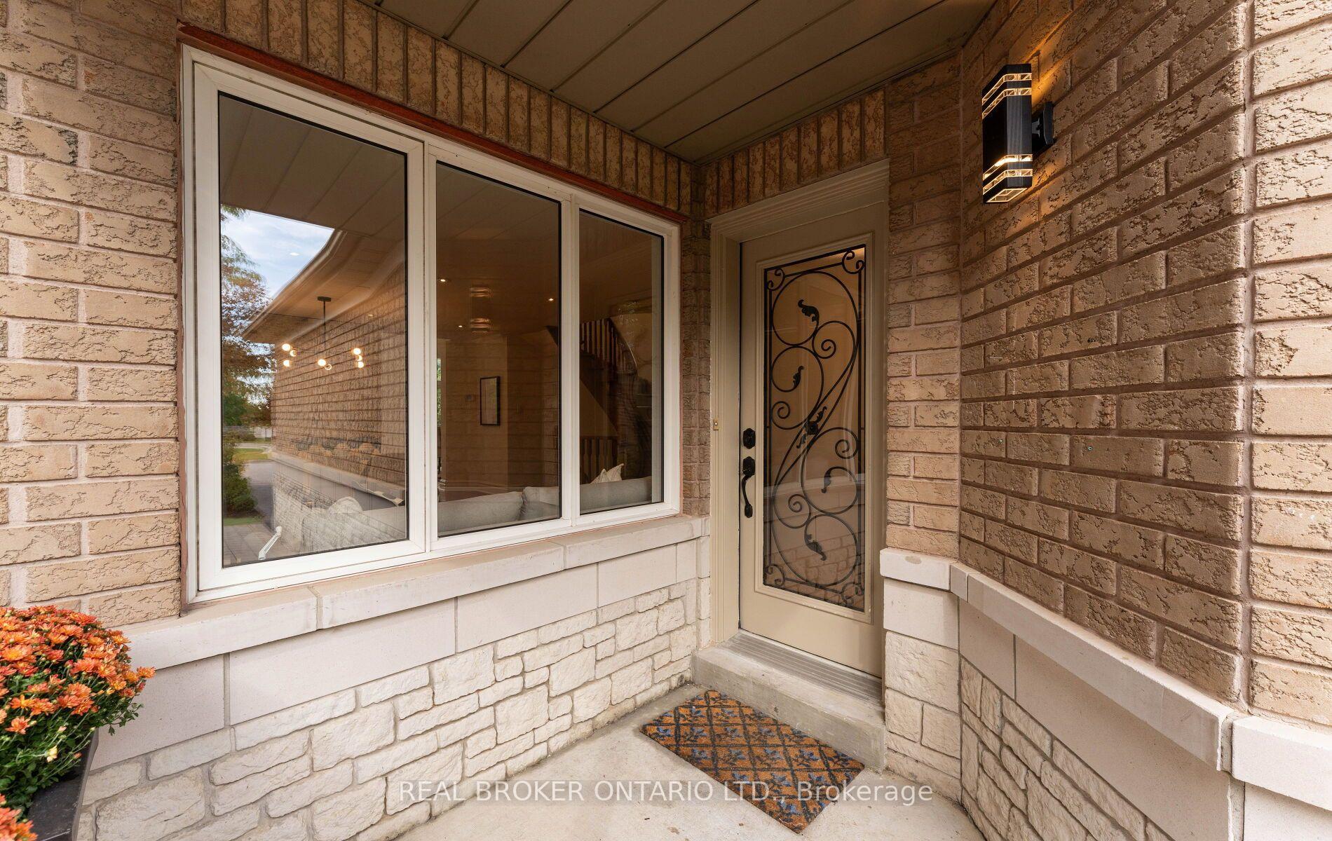 Photo 4 of 84 Sandway Crescent, Vaughan, Maple — HOMEH