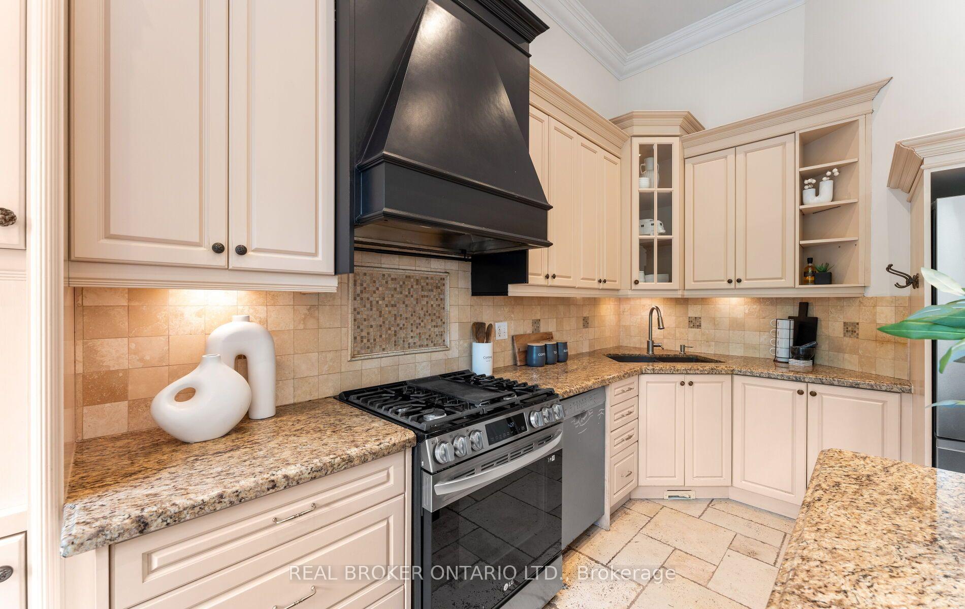 Photo 12 of 84 Sandway Crescent, Vaughan, Maple — HOMEH
