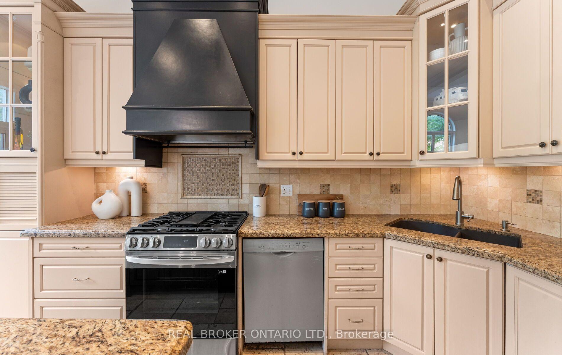 Photo 13 of 84 Sandway Crescent, Vaughan, Maple — HOMEH
