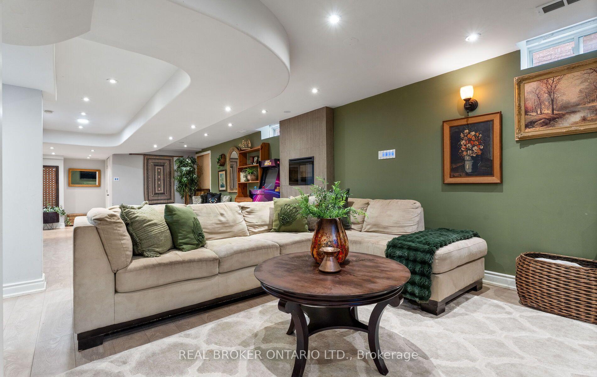 Photo 32 of 84 Sandway Crescent, Vaughan, Maple — HOMEH