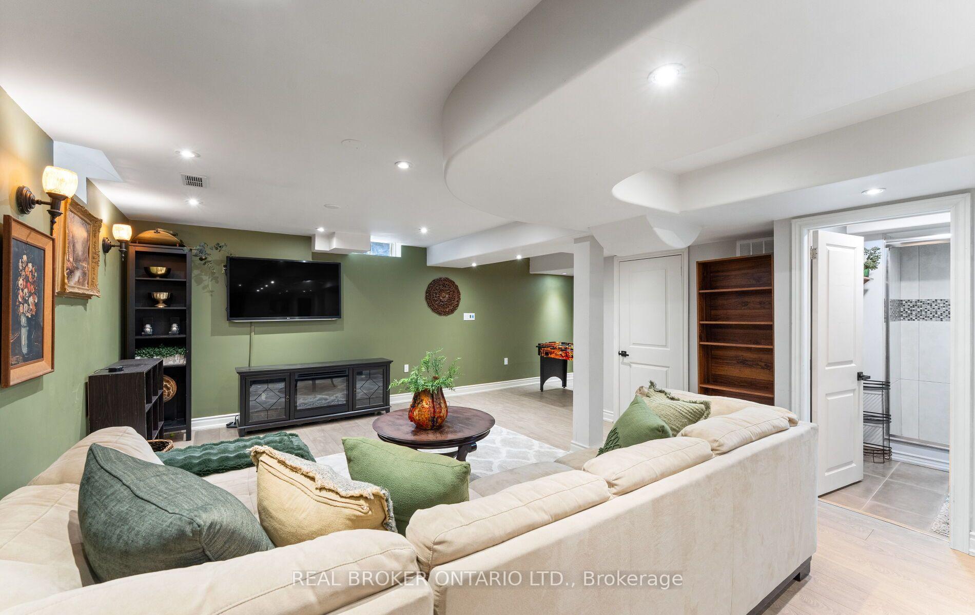 Photo 33 of 84 Sandway Crescent, Vaughan, Maple — HOMEH