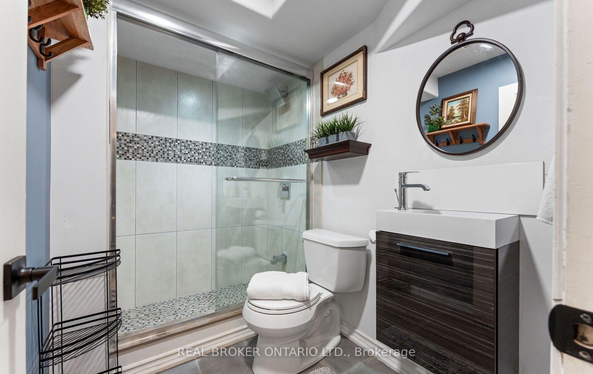 Photo 34 of 84 Sandway Crescent, Vaughan, Maple — HOMEH