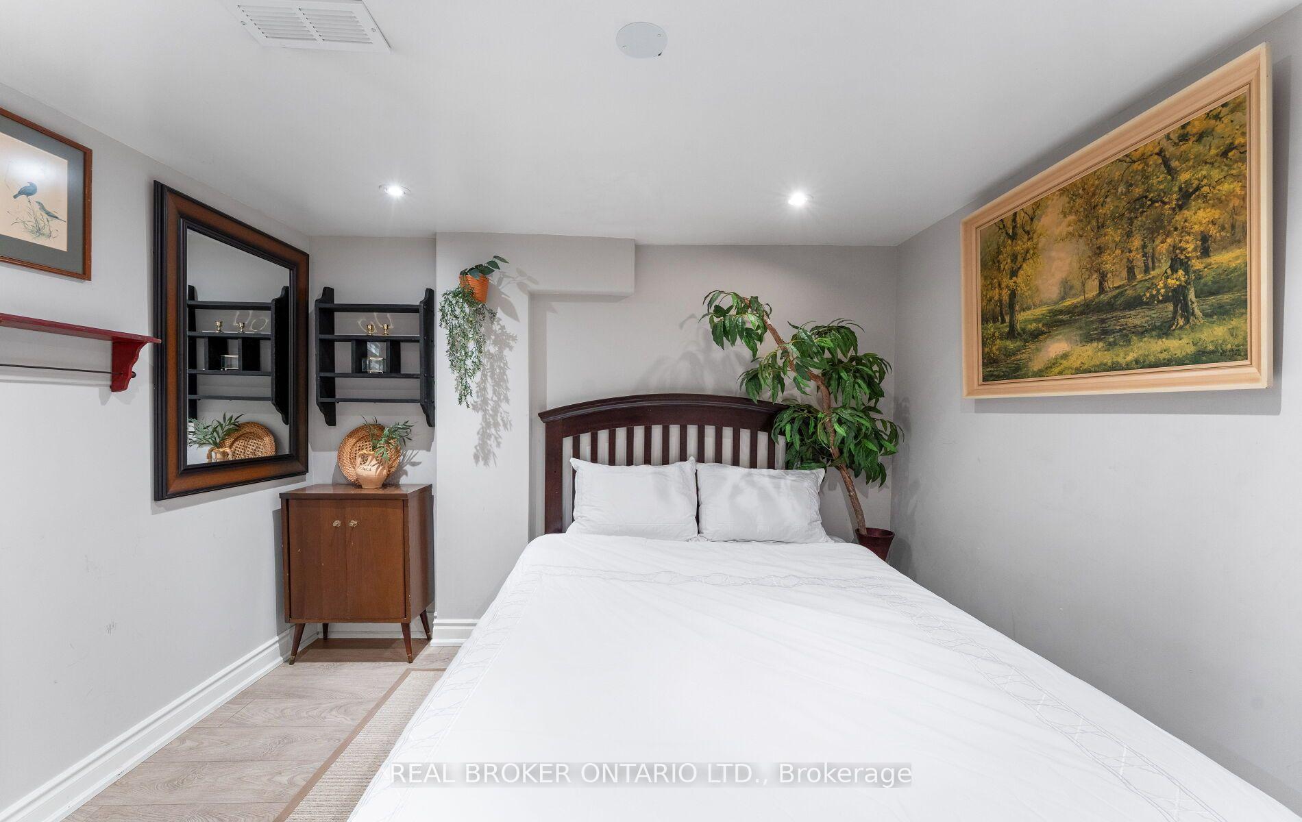 Photo 36 of 84 Sandway Crescent, Vaughan, Maple — HOMEH