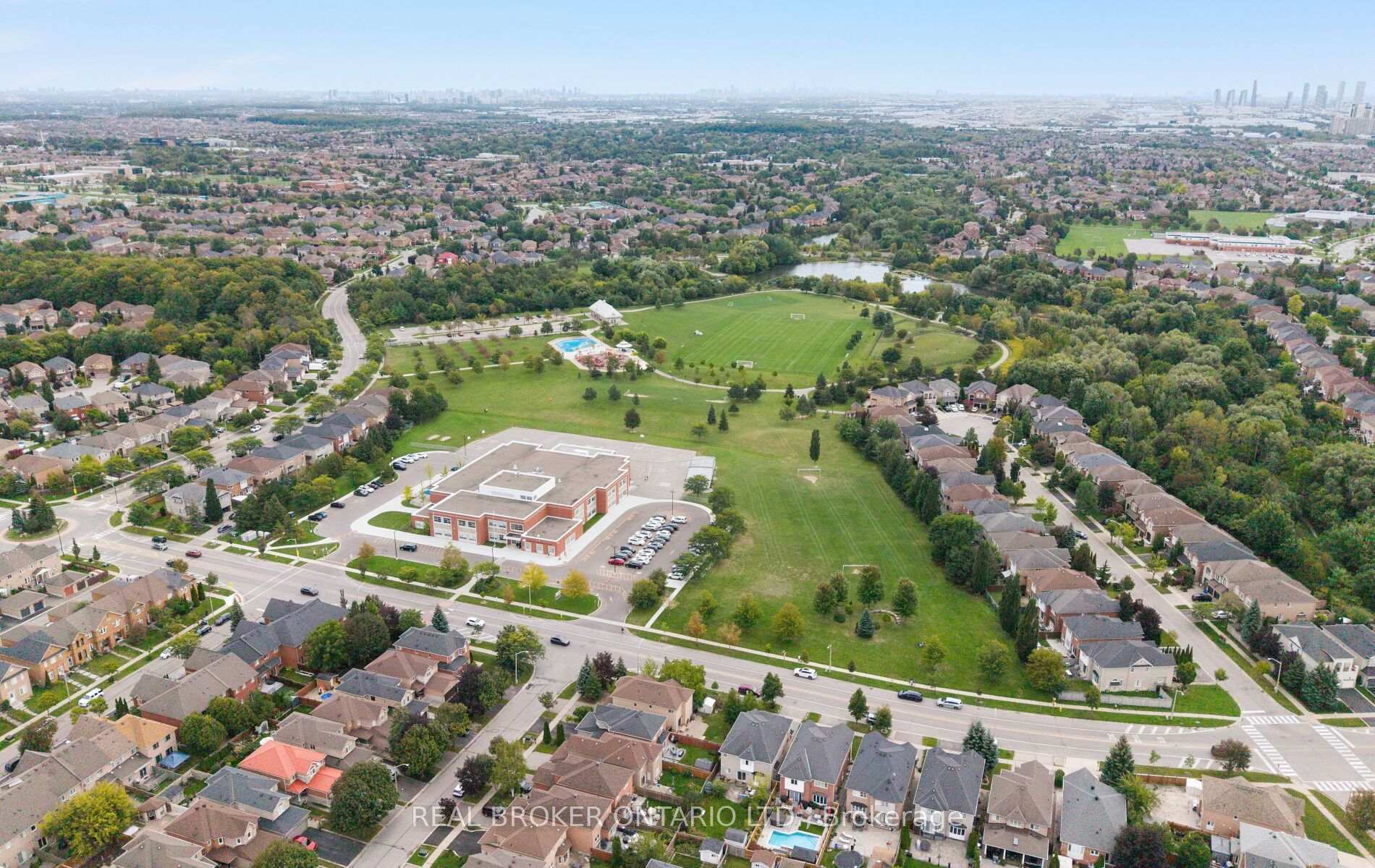 Photo 41 of 84 Sandway Crescent, Vaughan, Maple — HOMEH
