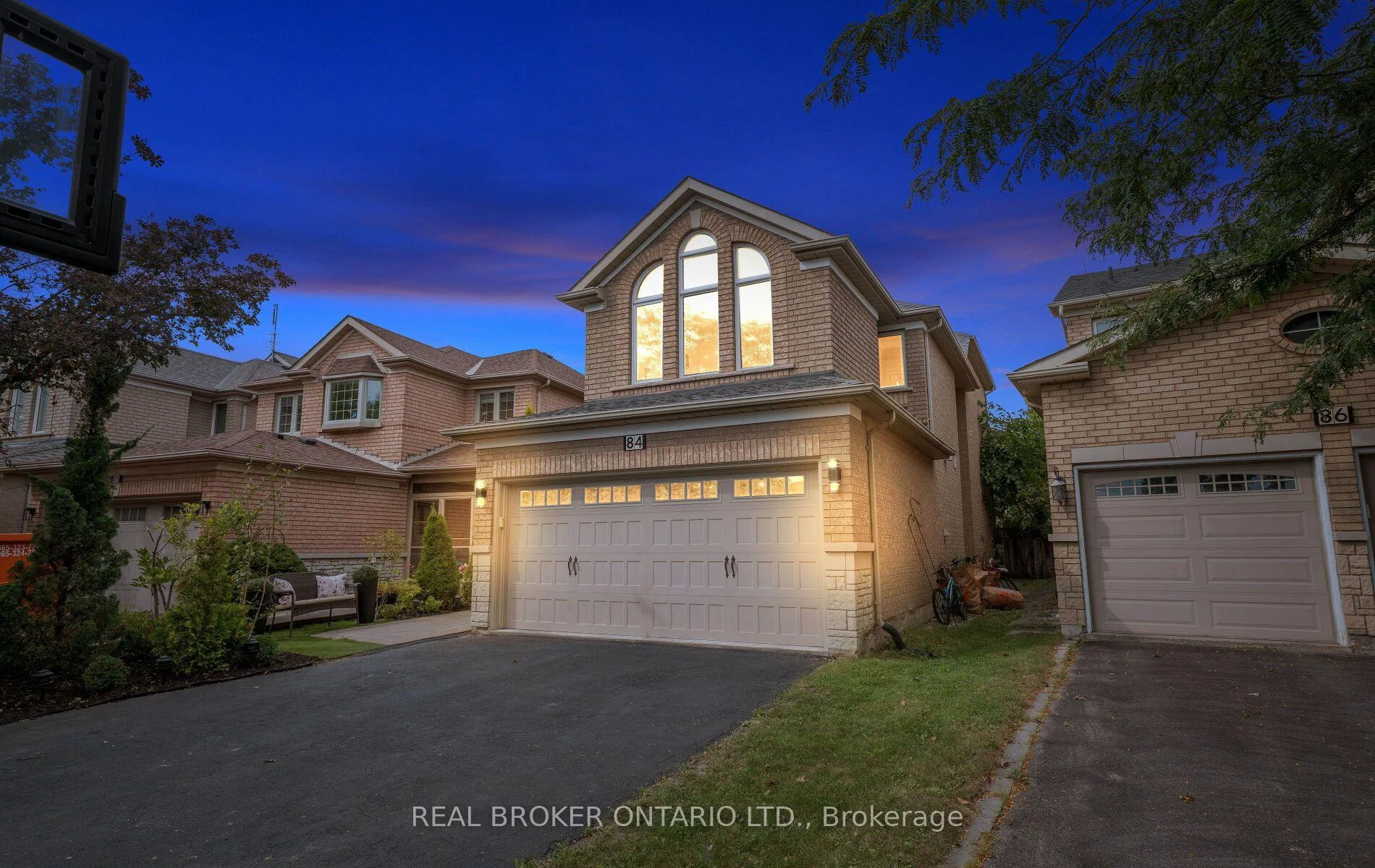 Photo 2 of 84 Sandway Crescent, Vaughan, Maple — HOMEH