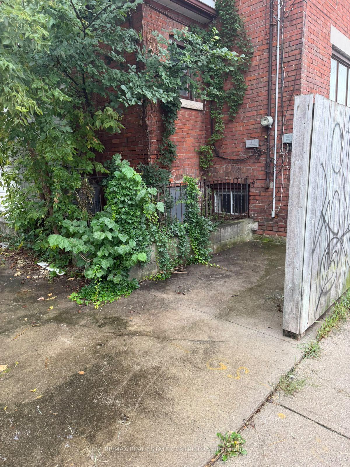 Front of 221 Westmoreland Avenue