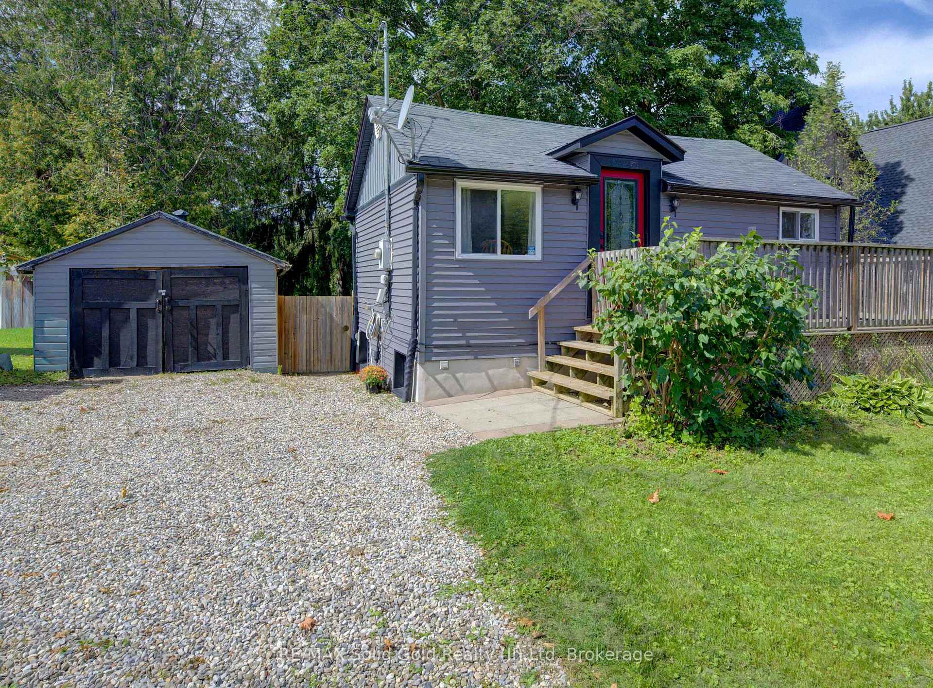 Photo 2 of 3762 Nafziger Road, Wellesley — HOMEH