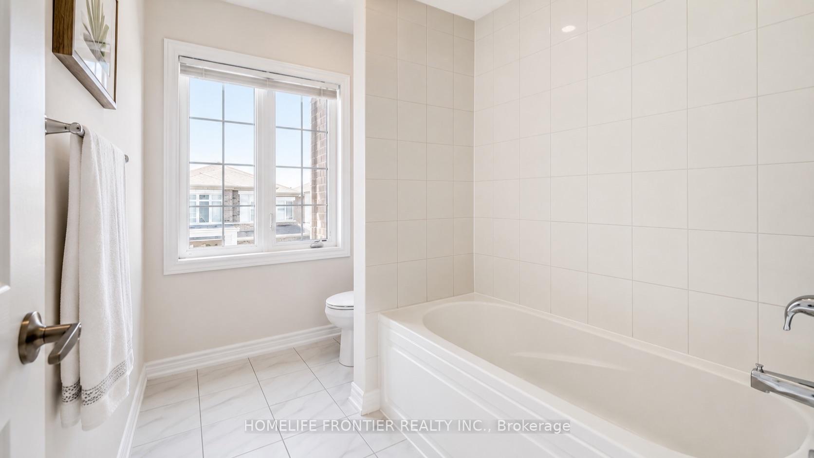 Photo 15 of 879 Plum Place, Milton, Cobban — HOMEH
