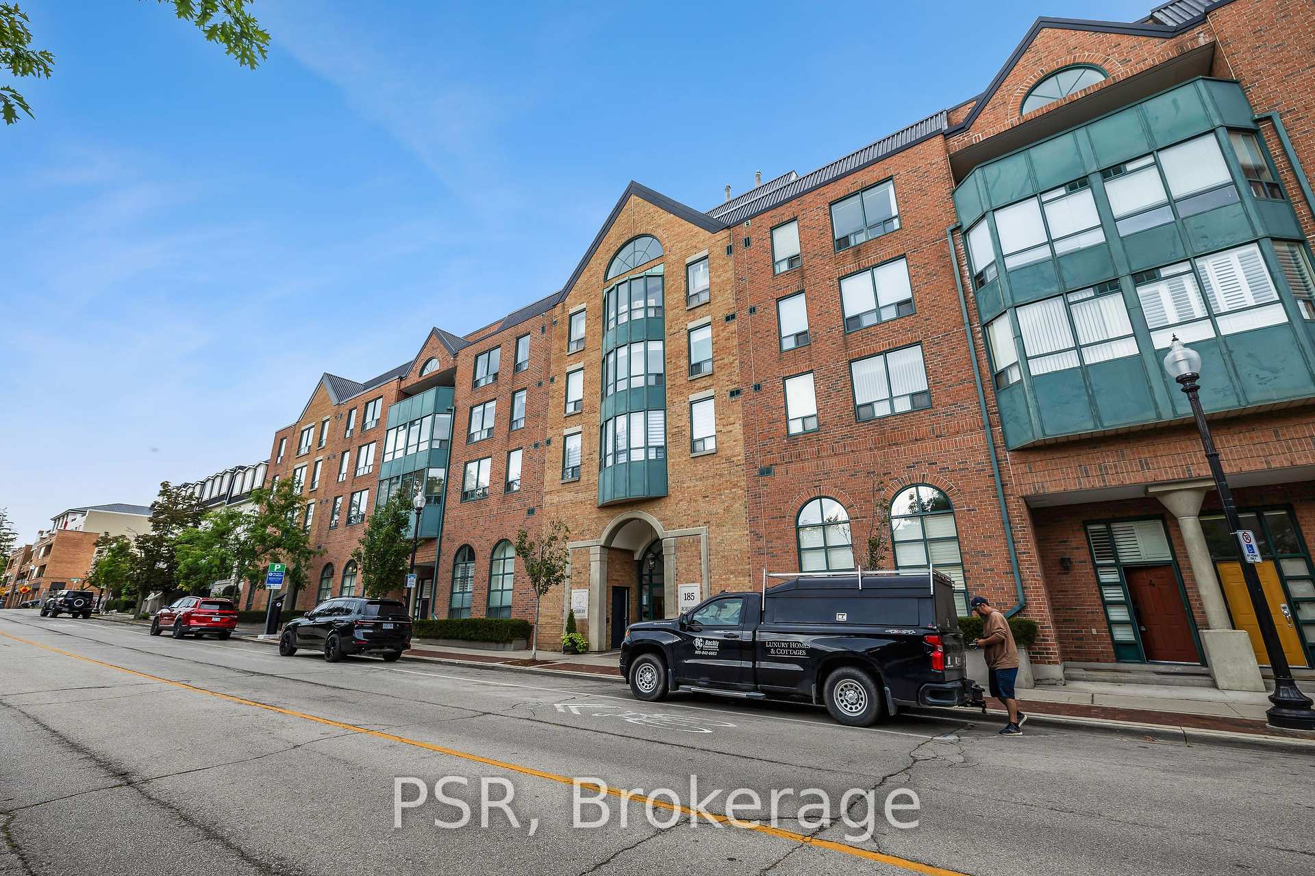 Front of Unit 312, 185 Robinson Street