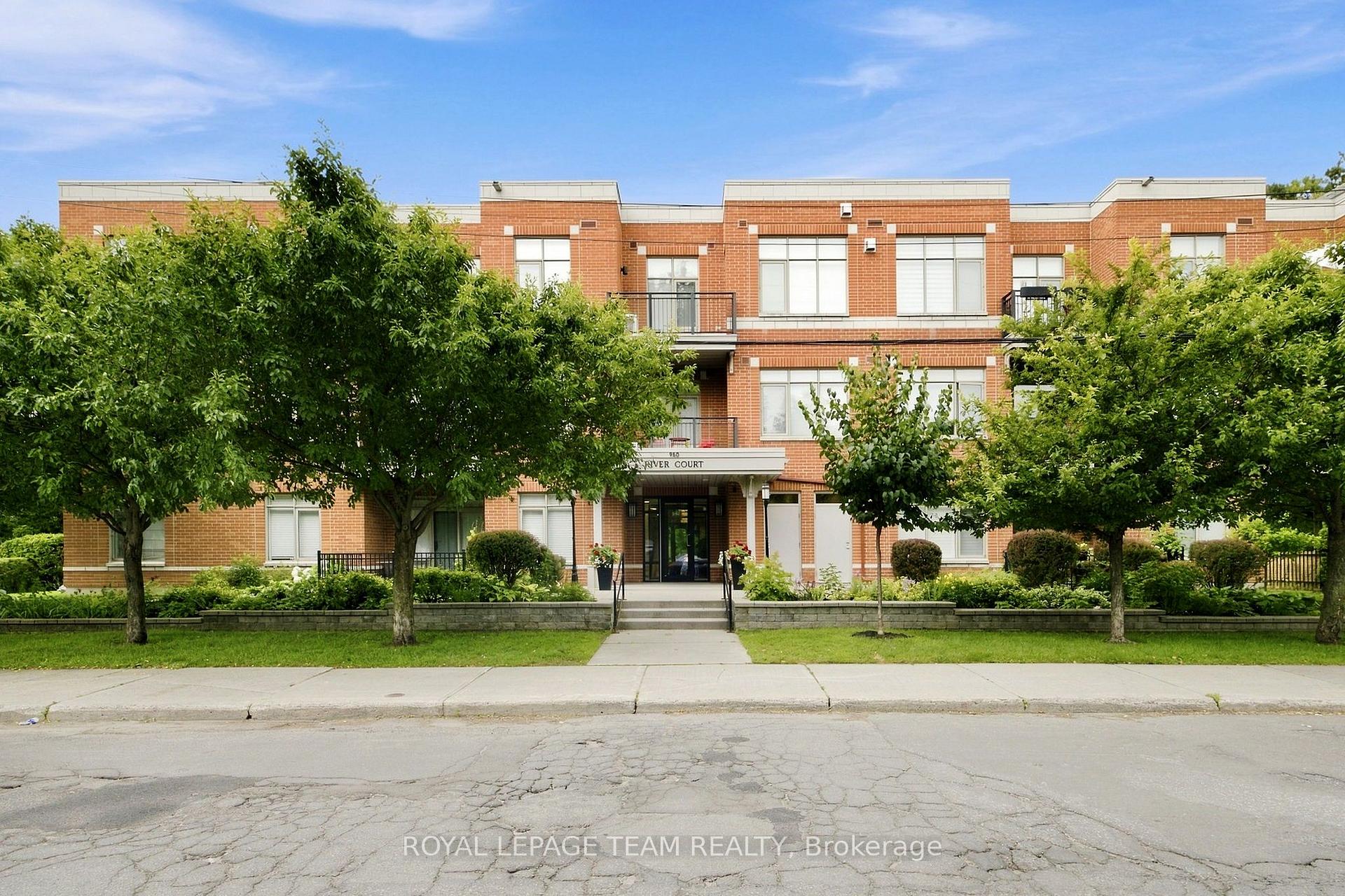 Photo of Unit 212, 950 Marguerite Avenue