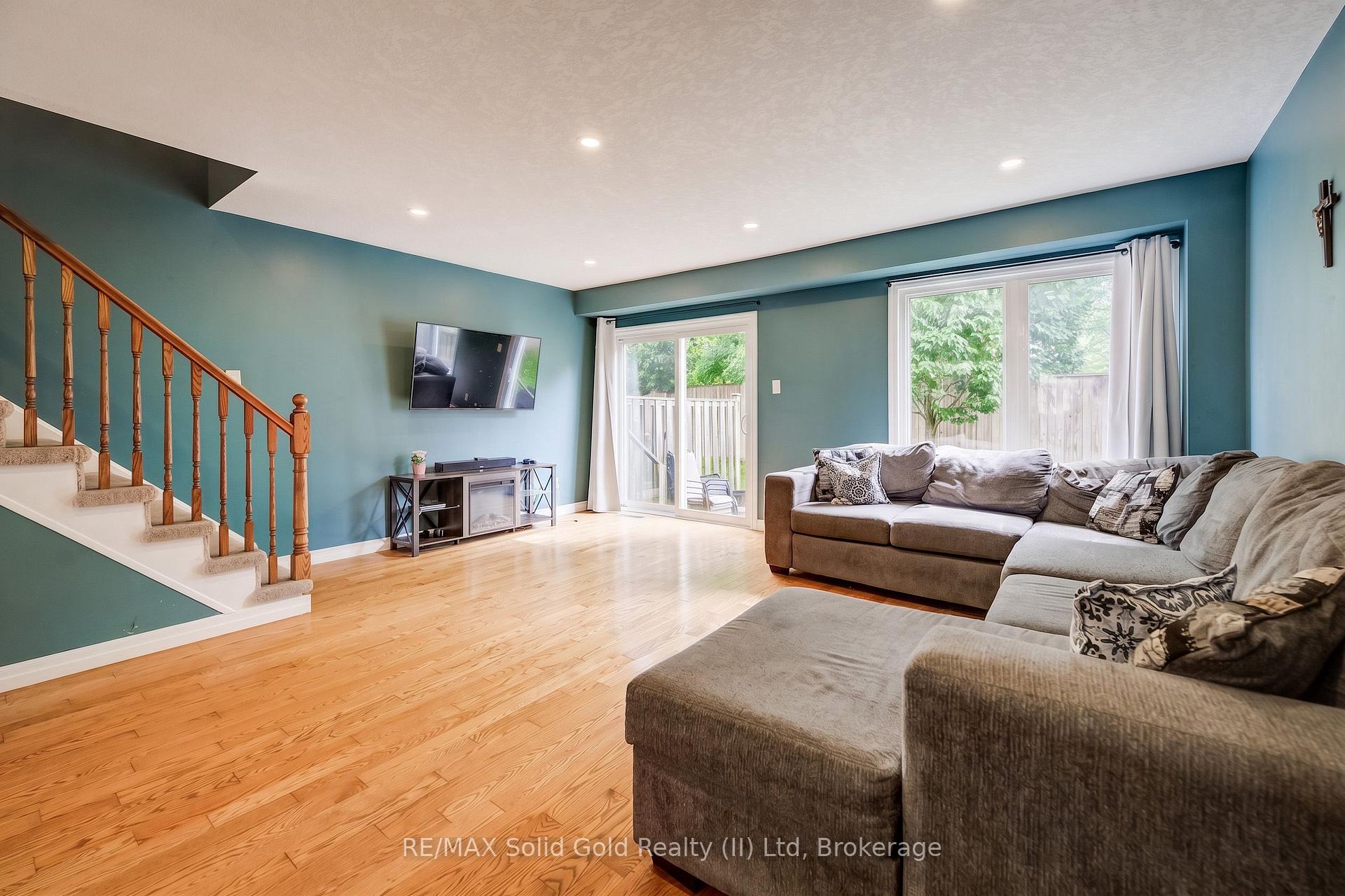 Photo 4 of Unit 18, 105 Pinnacle Drive, Kitchener, Lower Doon — HOMEH