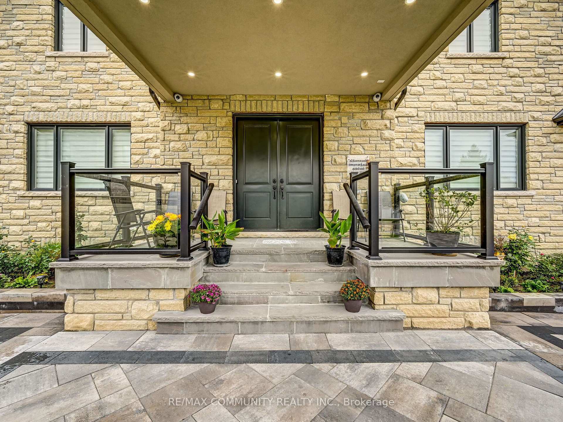 Photo 2 of 75 Havagal Crescent, Markham, Unionville — HOMEH