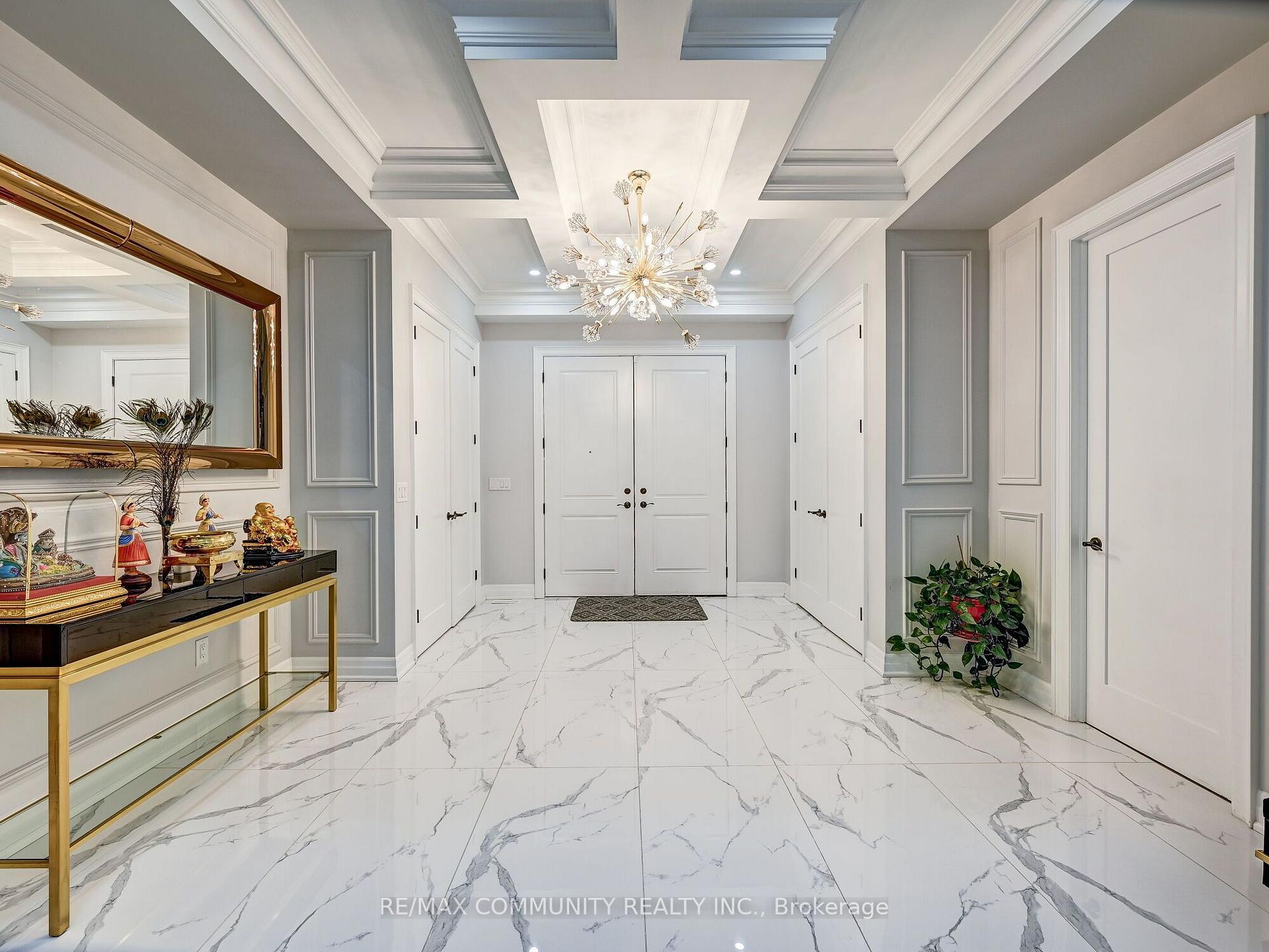 Photo 3 of 75 Havagal Crescent, Markham, Unionville — HOMEH