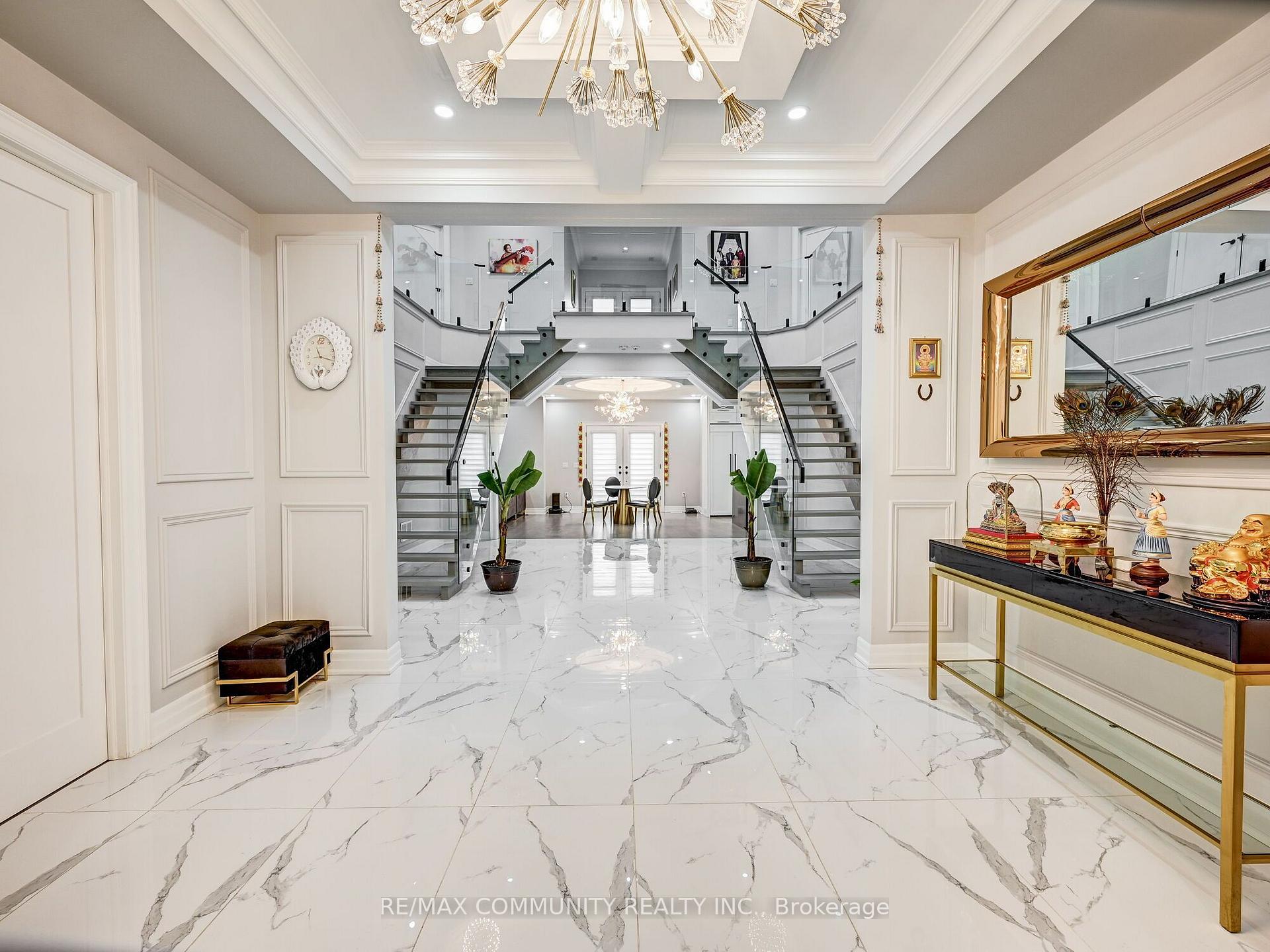 Photo 5 of 75 Havagal Crescent, Markham, Unionville — HOMEH