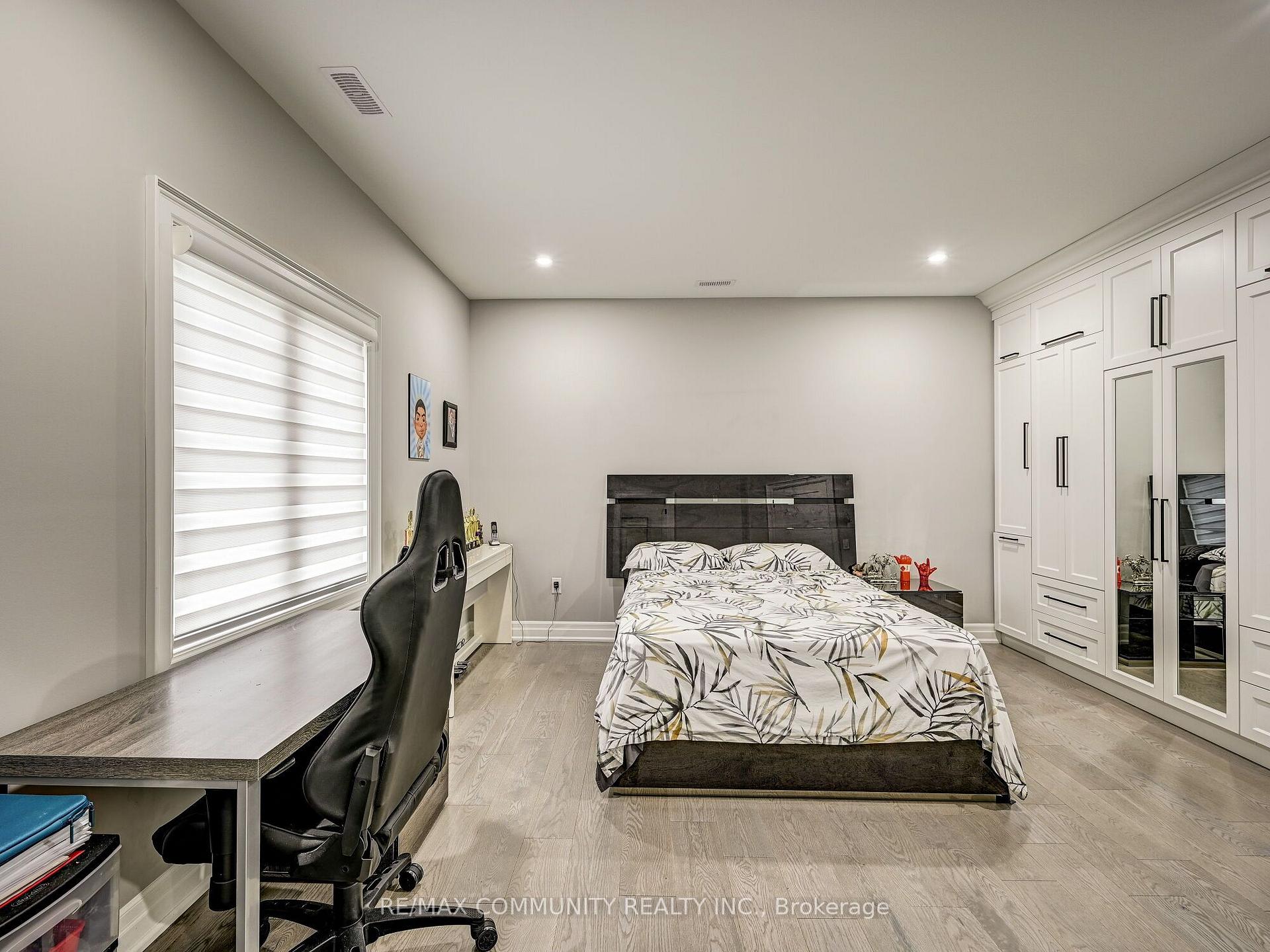 Photo 20 of 75 Havagal Crescent, Markham, Unionville — HOMEH