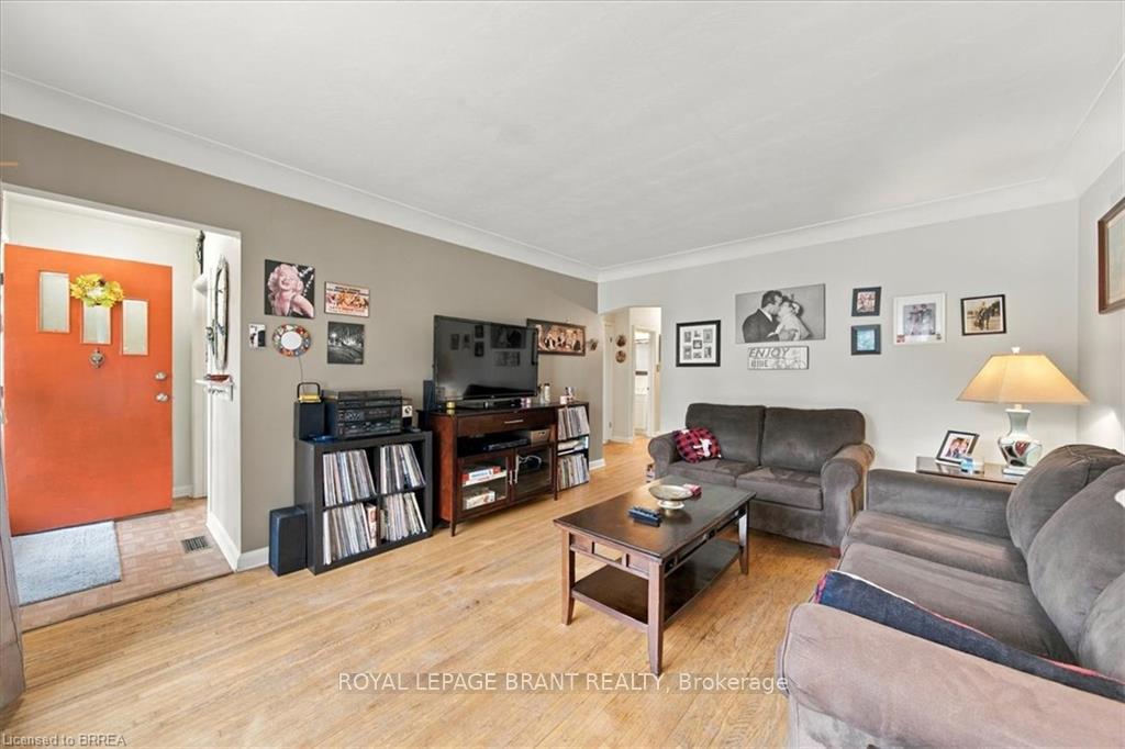 Photo 4 of 43 Cheryl Avenue, Hamilton, Macassa — HOMEH