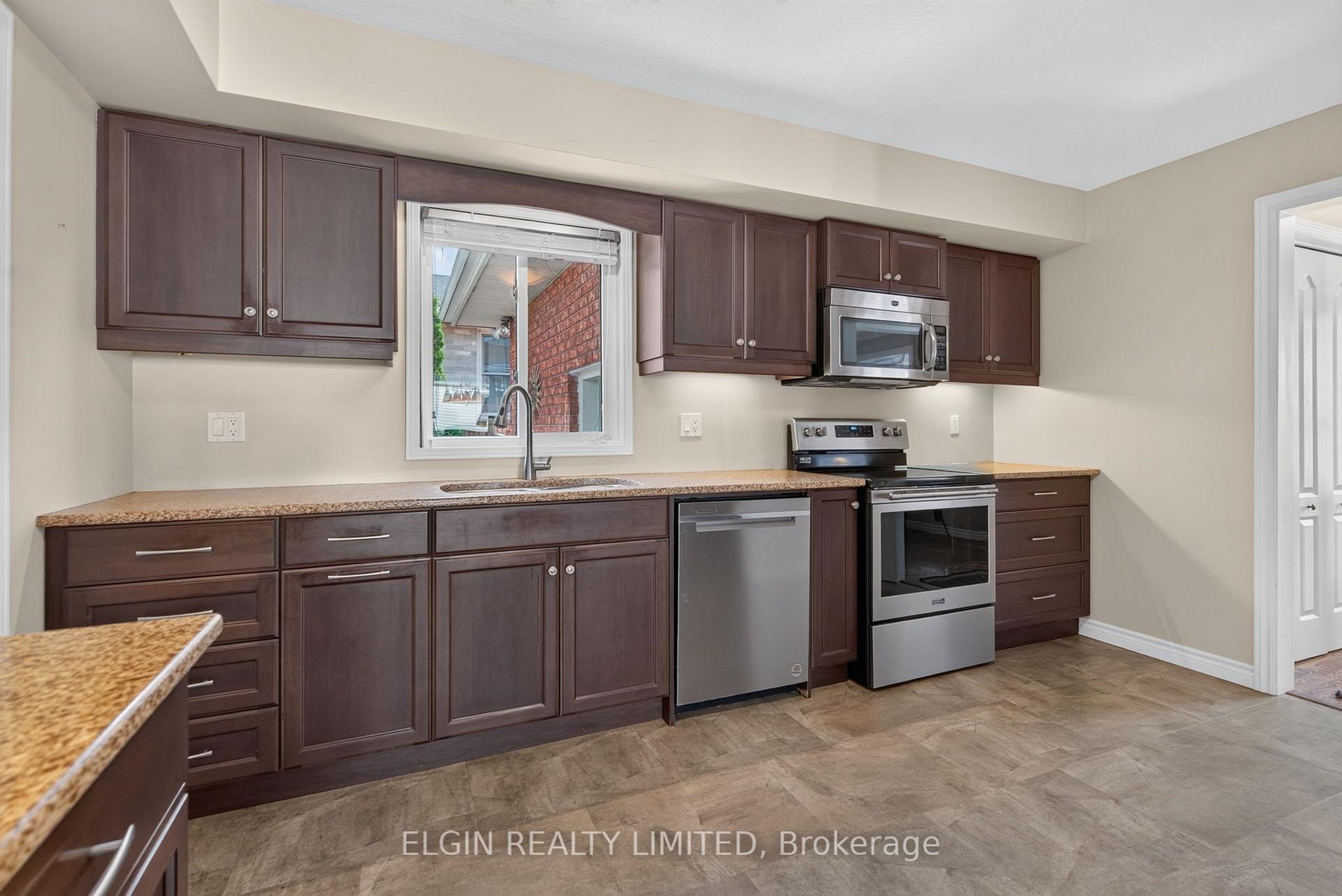 Photo 9 of 35 Leger Avenue, St. Thomas — HOMEH