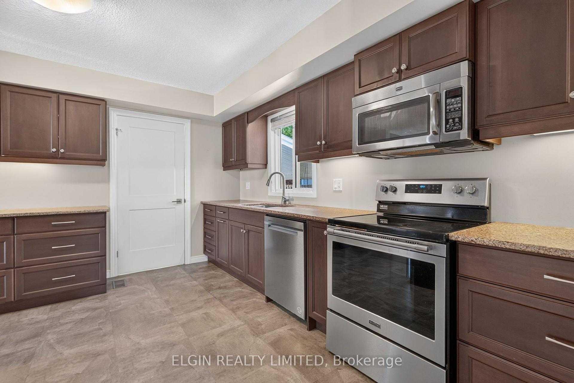 Photo 10 of 35 Leger Avenue, St. Thomas — HOMEH