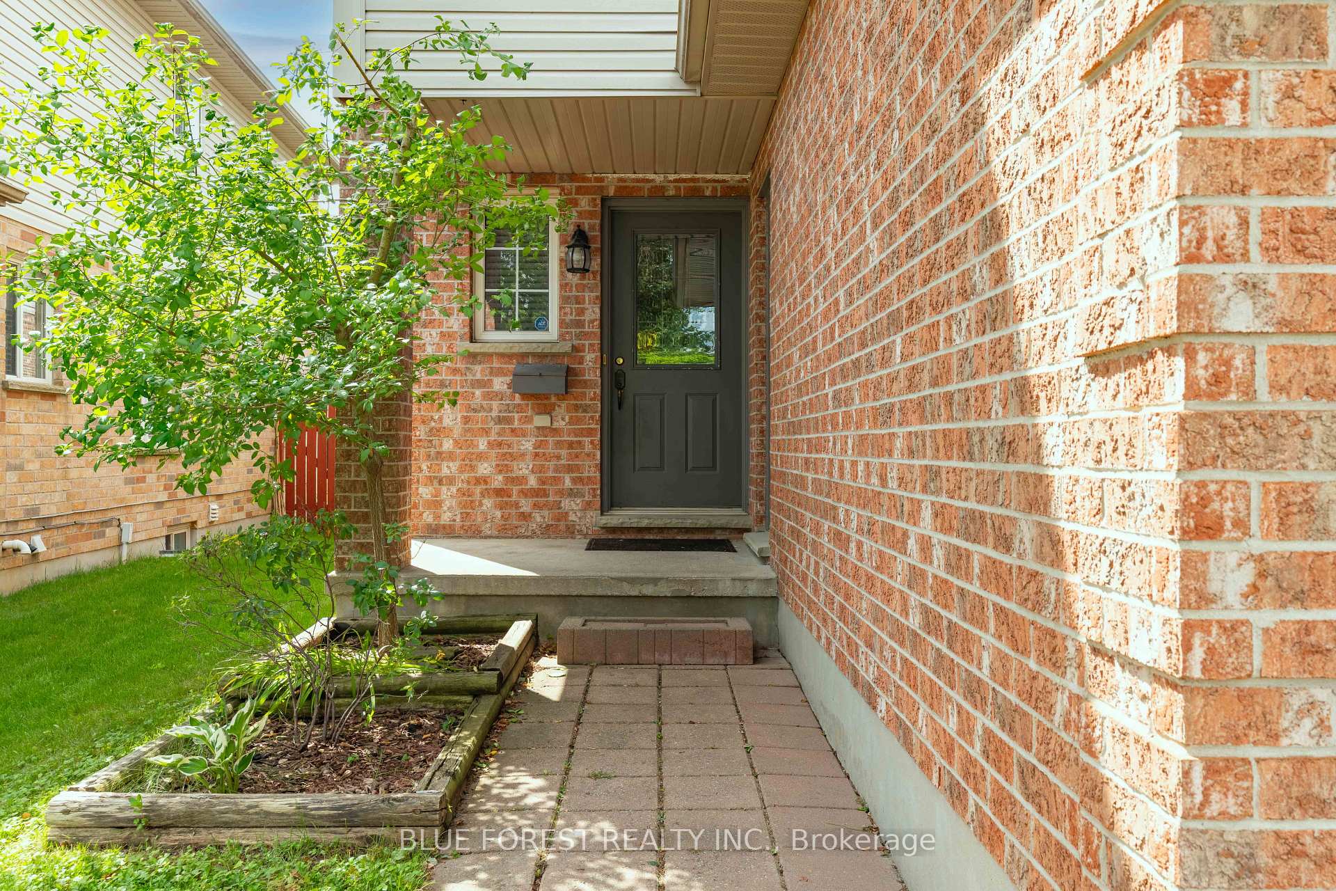 Photo 2 of 163 Emerald Road, London, South U — HOMEH