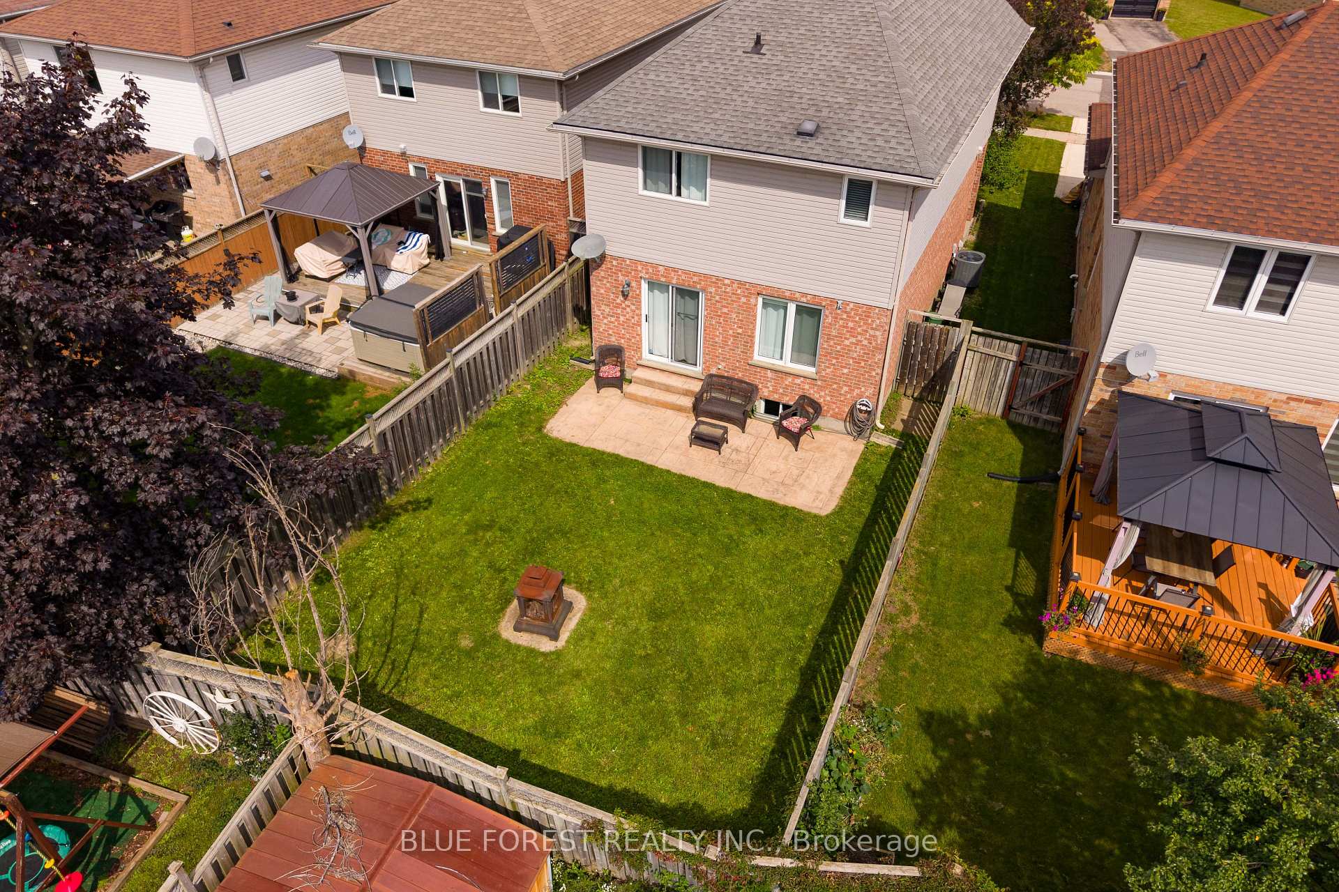 Photo 3 of 163 Emerald Road, London, South U — HOMEH