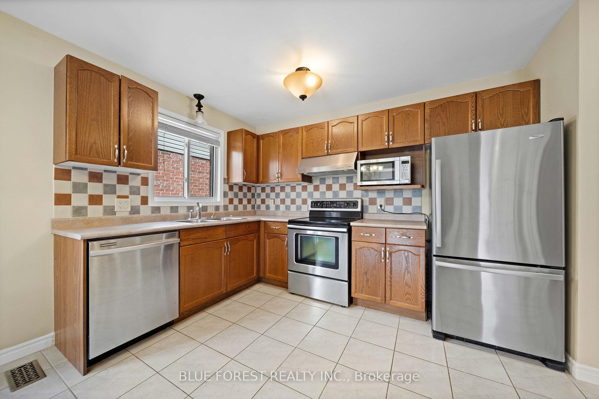 Photo 4 of 163 Emerald Road, London, South U — HOMEH