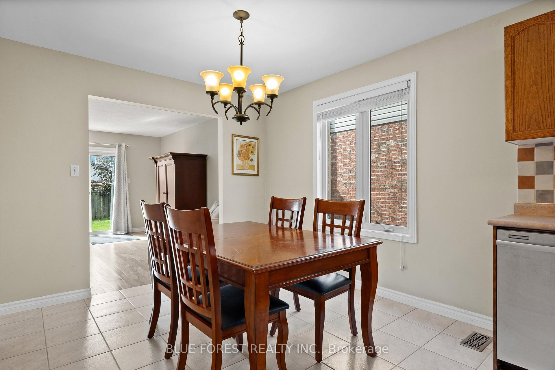 Photo 6 of 163 Emerald Road, London, South U — HOMEH