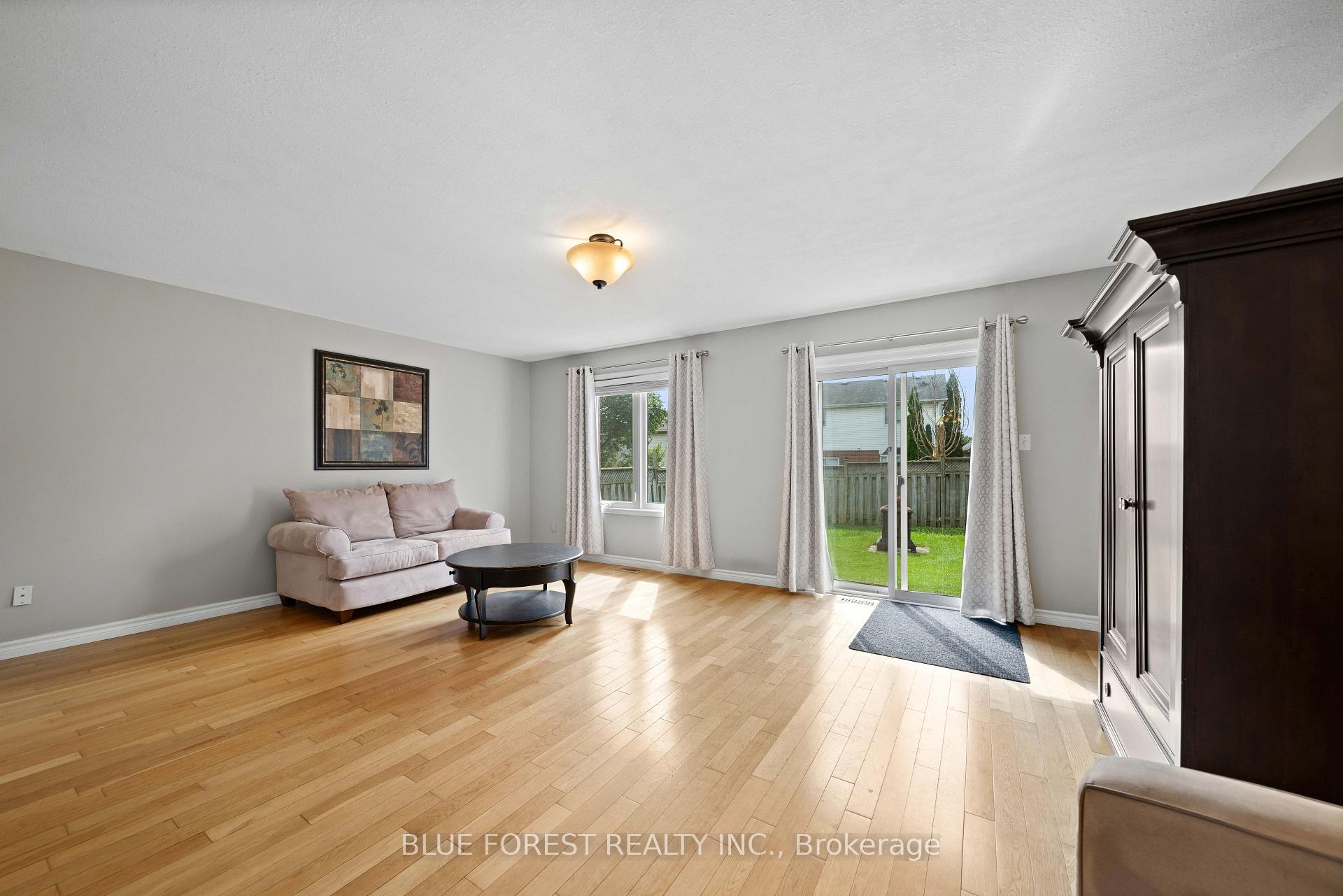Photo 8 of 163 Emerald Road, London, South U — HOMEH