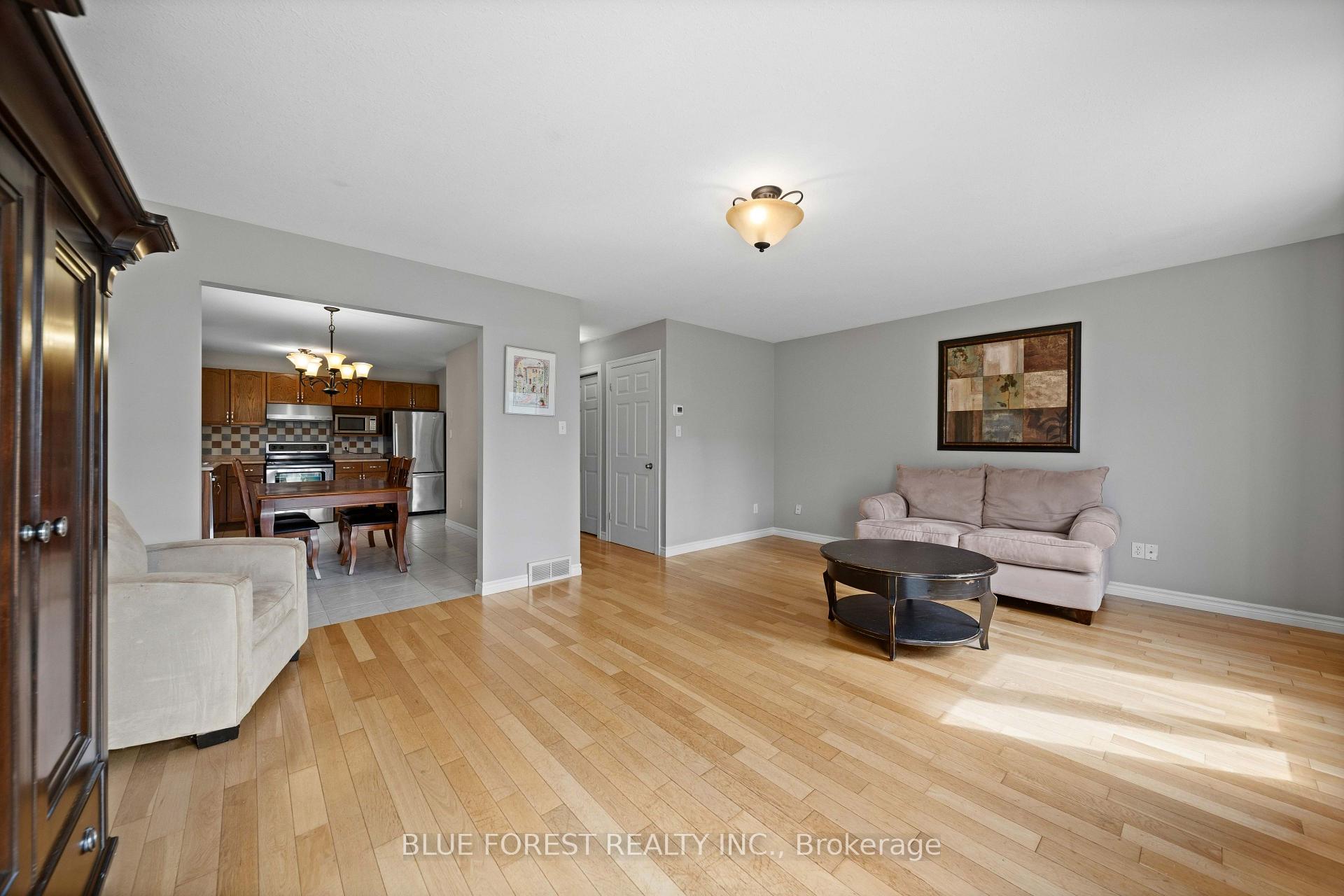 Photo 9 of 163 Emerald Road, London, South U — HOMEH
