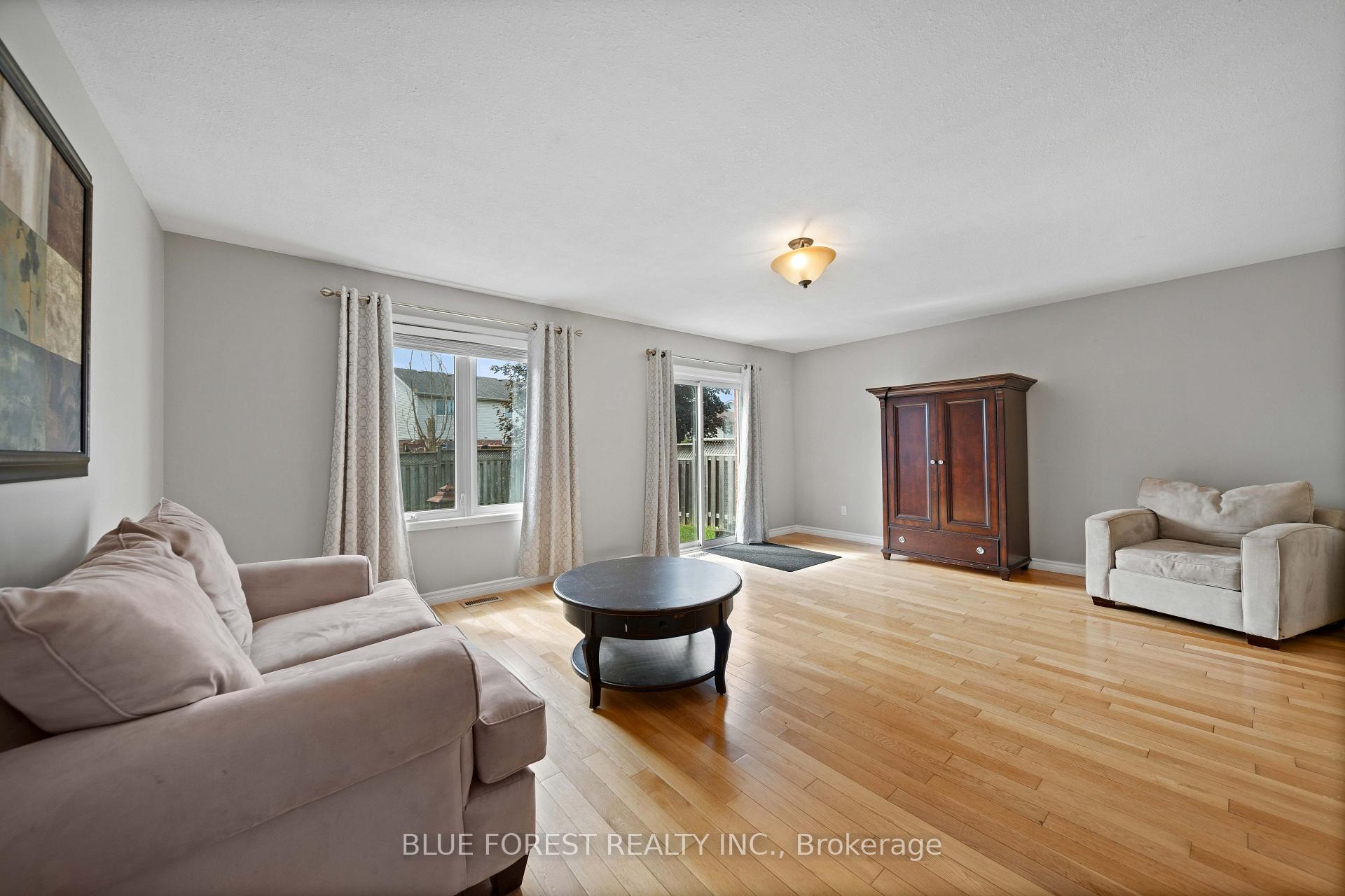 Photo 10 of 163 Emerald Road, London, South U — HOMEH