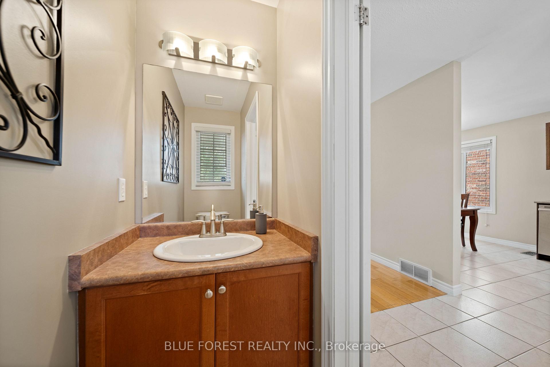 Photo 11 of 163 Emerald Road, London, South U — HOMEH