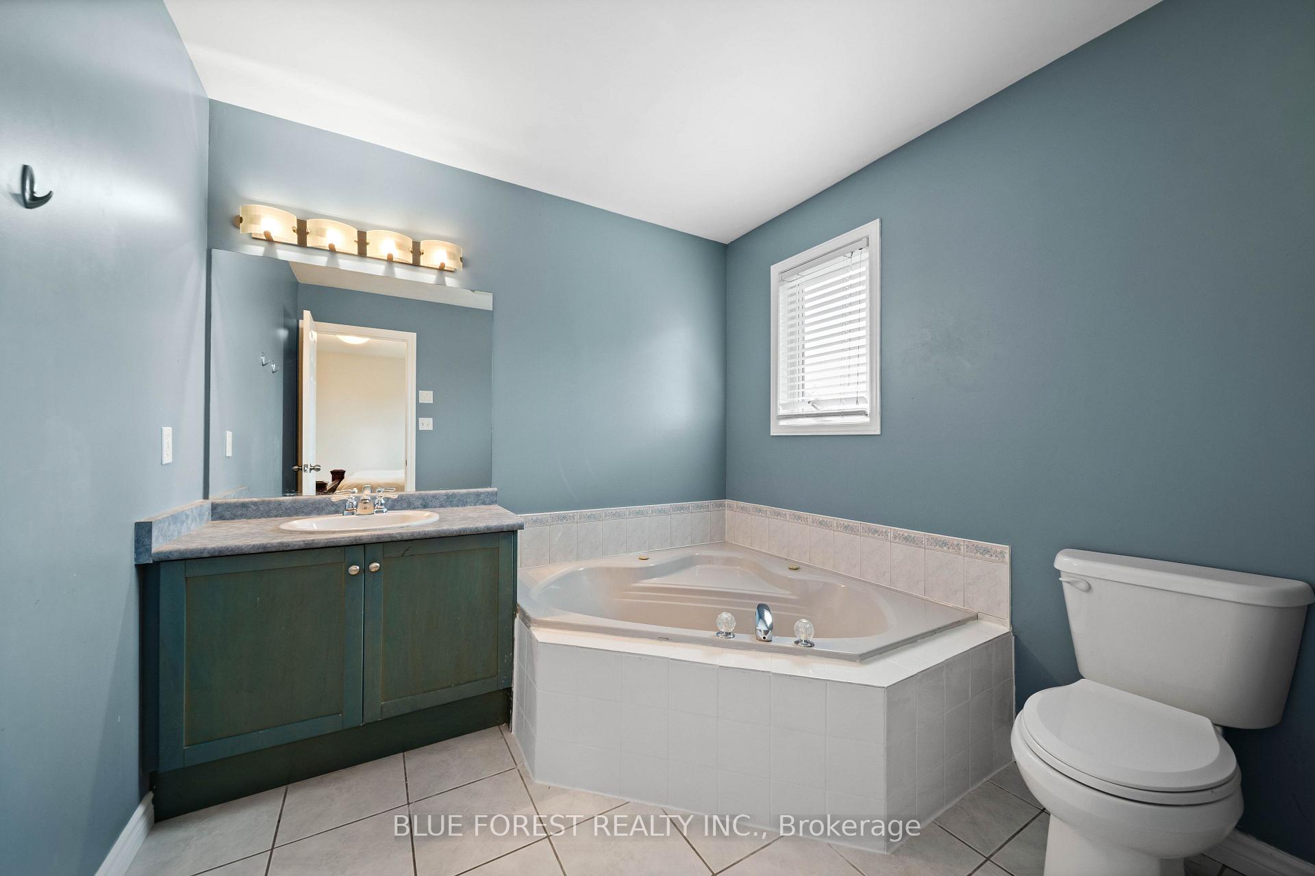 Photo 16 of 163 Emerald Road, London, South U — HOMEH