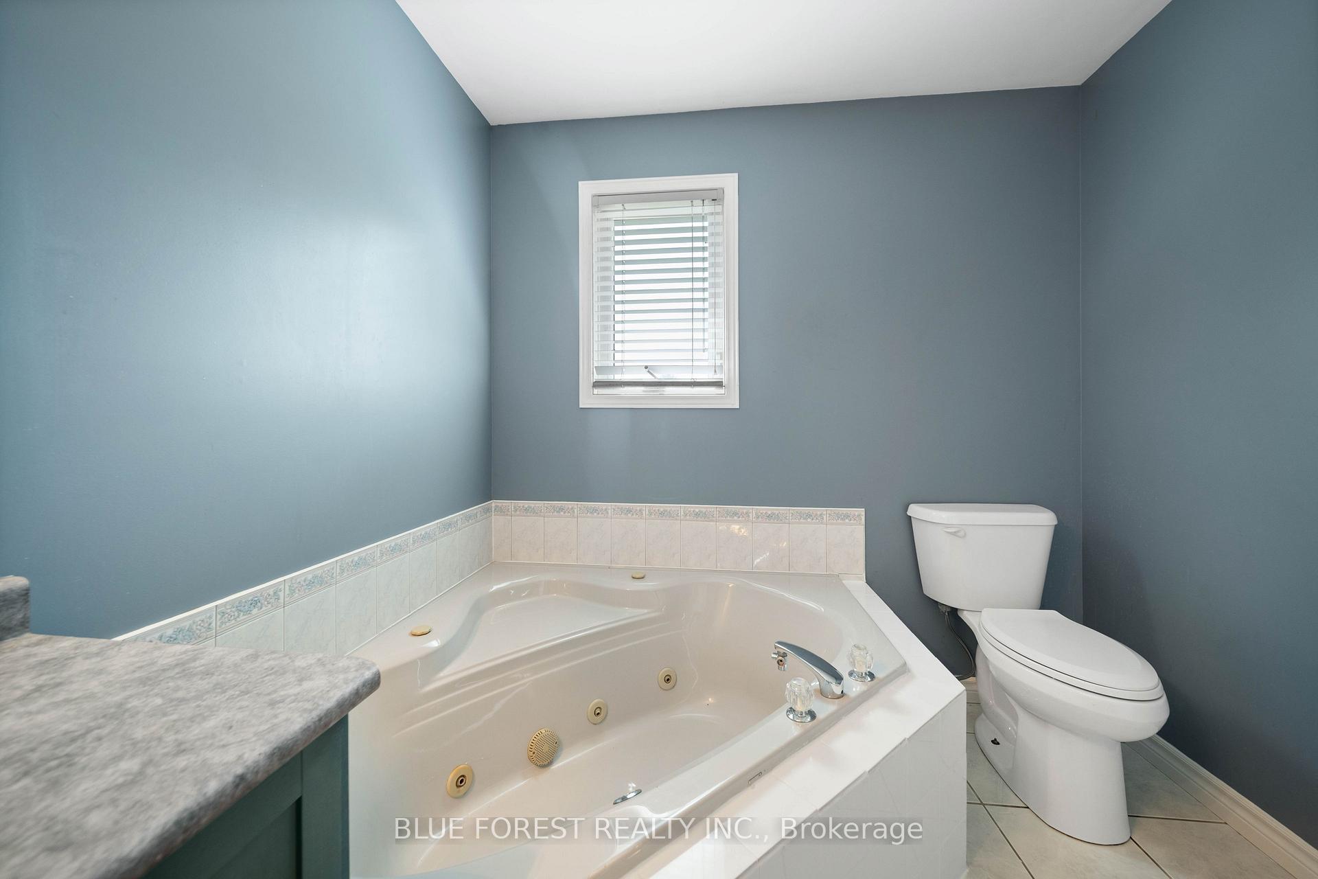Photo 17 of 163 Emerald Road, London, South U — HOMEH