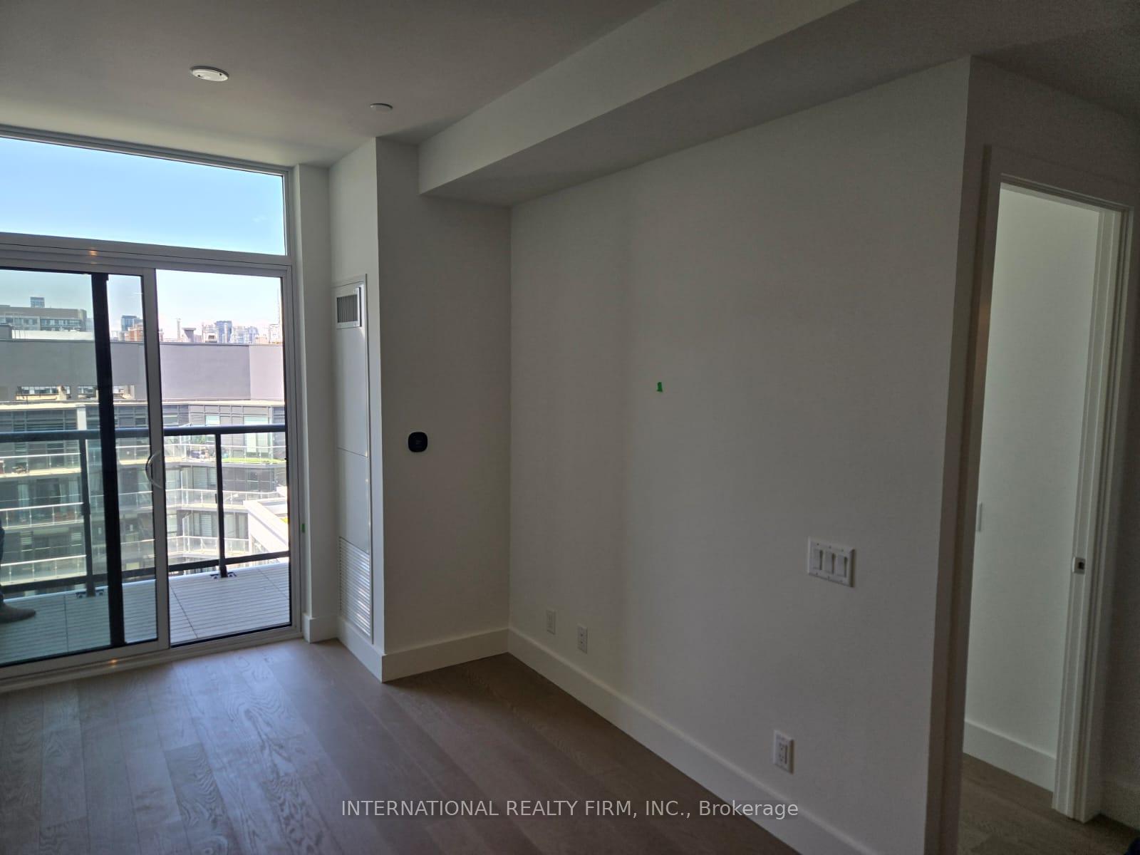 Photo 3 of Unit 1002, 6 Greenbriar Road E, North York, Bayview Village — HOMEH